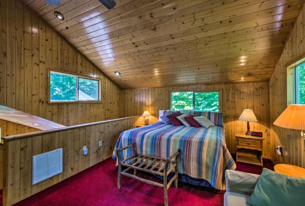 Bed in Nantahala Cabins