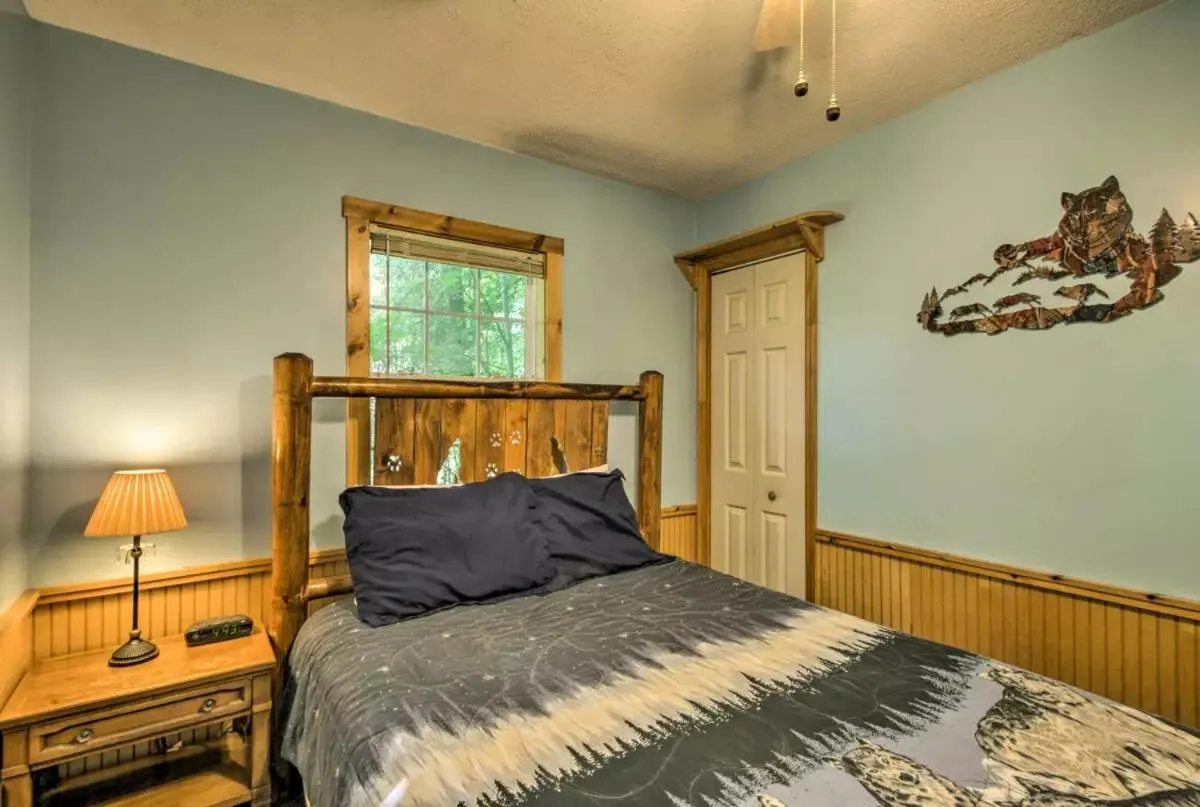 Bed in Nantahala Cabins