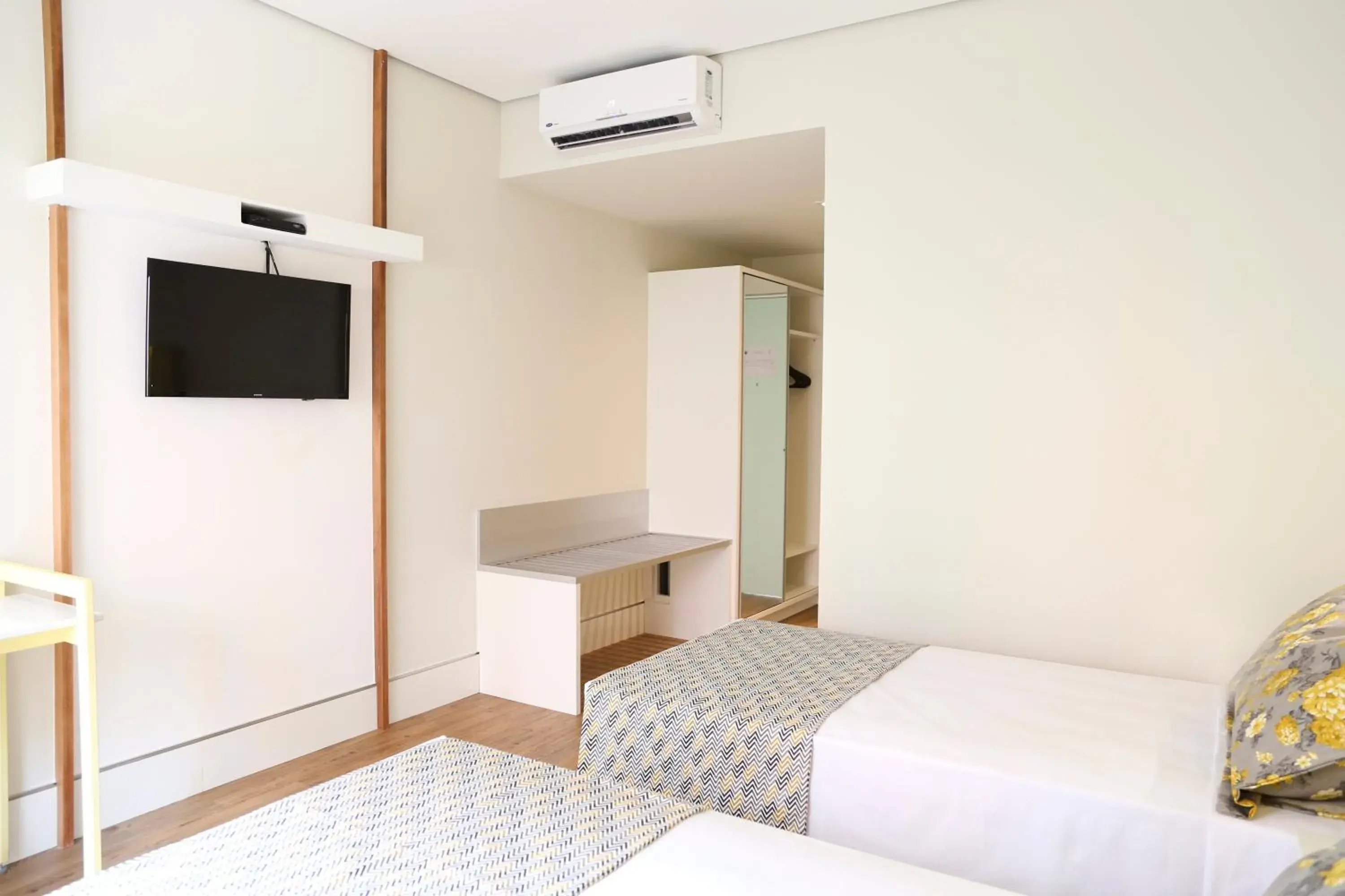 Decorative detail, Bed in Vitória Hotel Express Dom Pedro Decorative detail, Bed in Vitória Hotel Express Dom Pedro