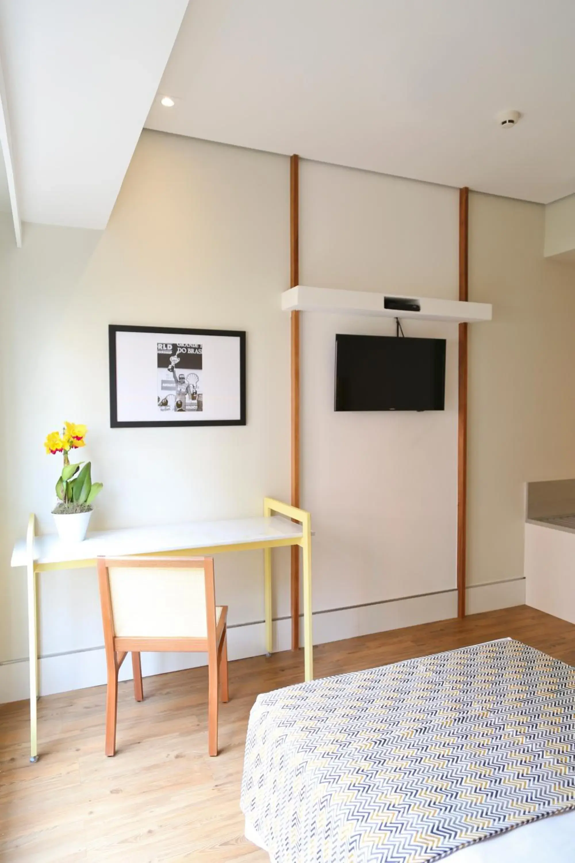 Decorative detail, Bed in Vitória Hotel Express Dom Pedro Decorative detail, Bed in Vitória Hotel Express Dom Pedro