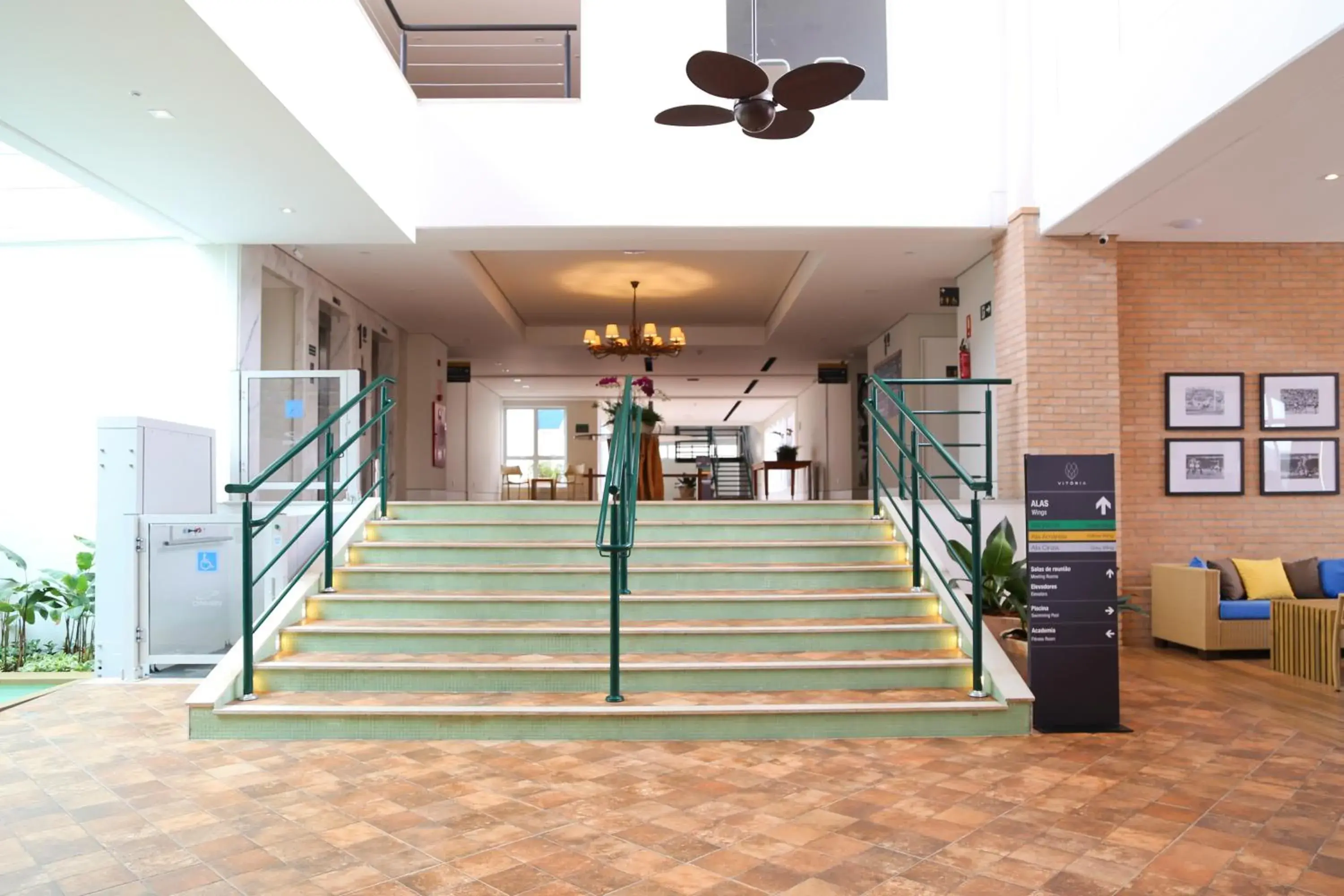 Facade/entrance in Vitória Hotel Express Dom Pedro Facade/entrance in Vitória Hotel Express Dom Pedro