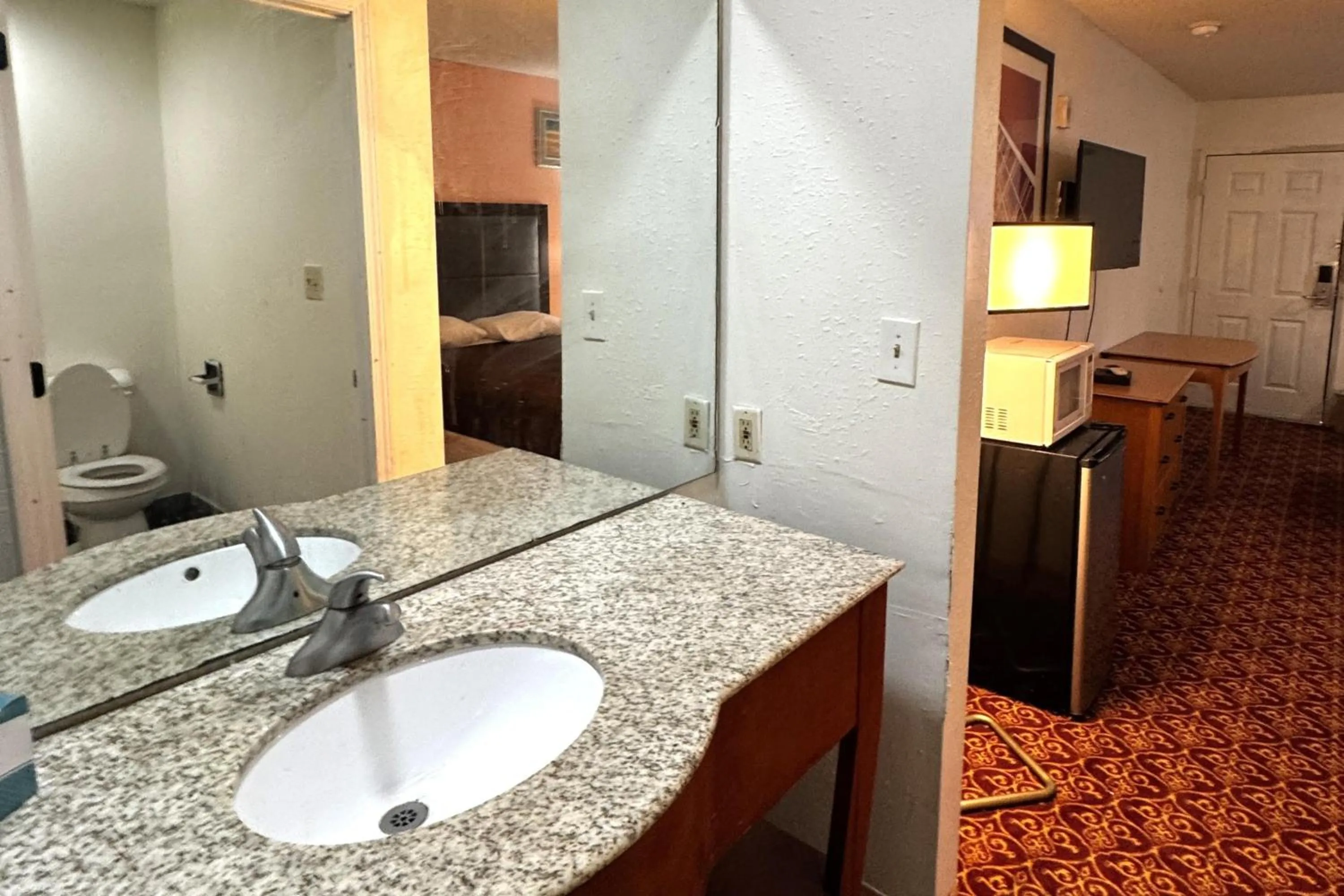 Bathroom in Woodbridge Inn By OYO Rome