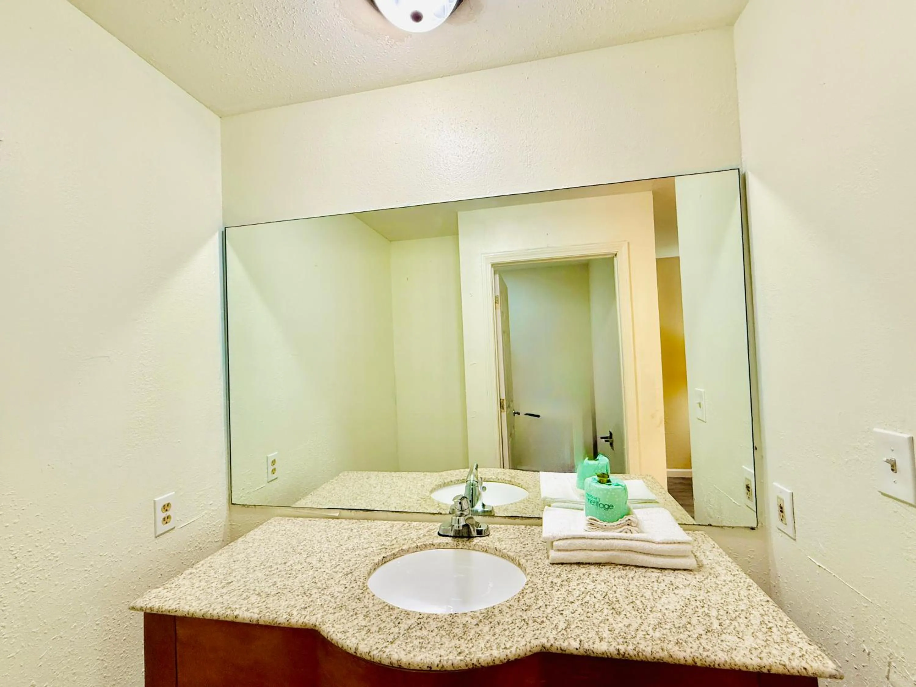 Bathroom in Woodbridge Inn By OYO Rome