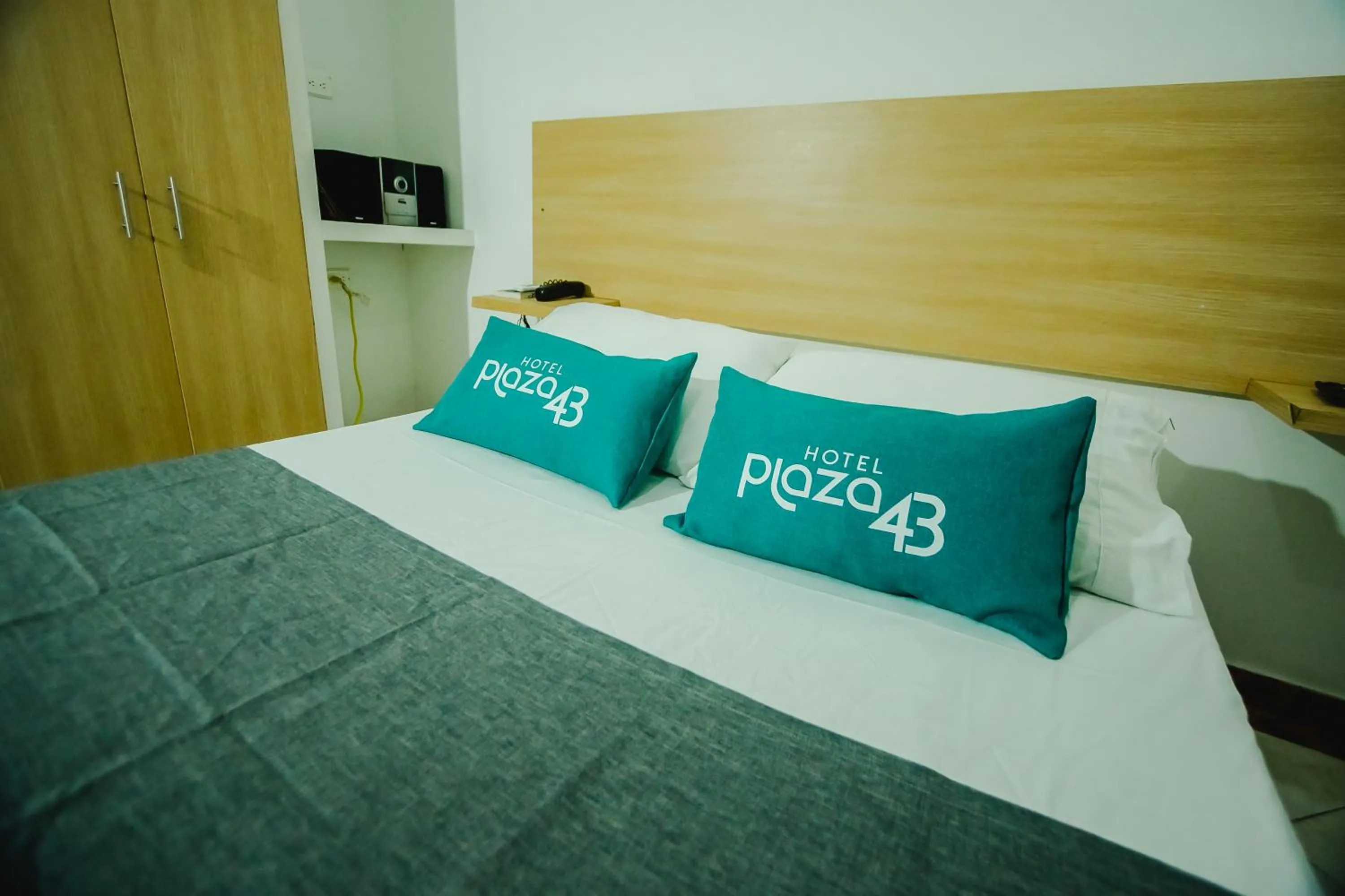 Bed in Hotel Plaza 43