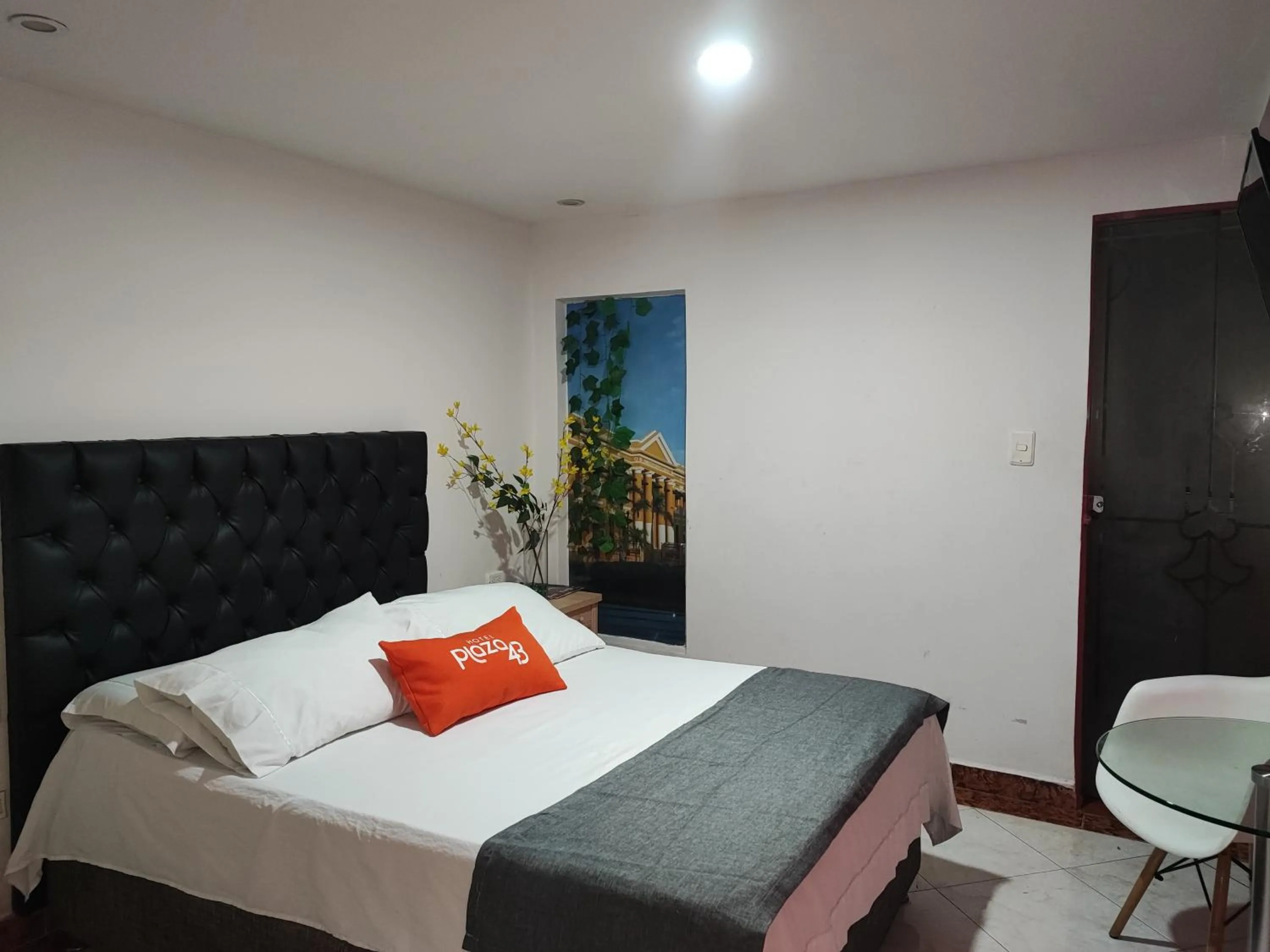 Bed in Hotel Plaza 43