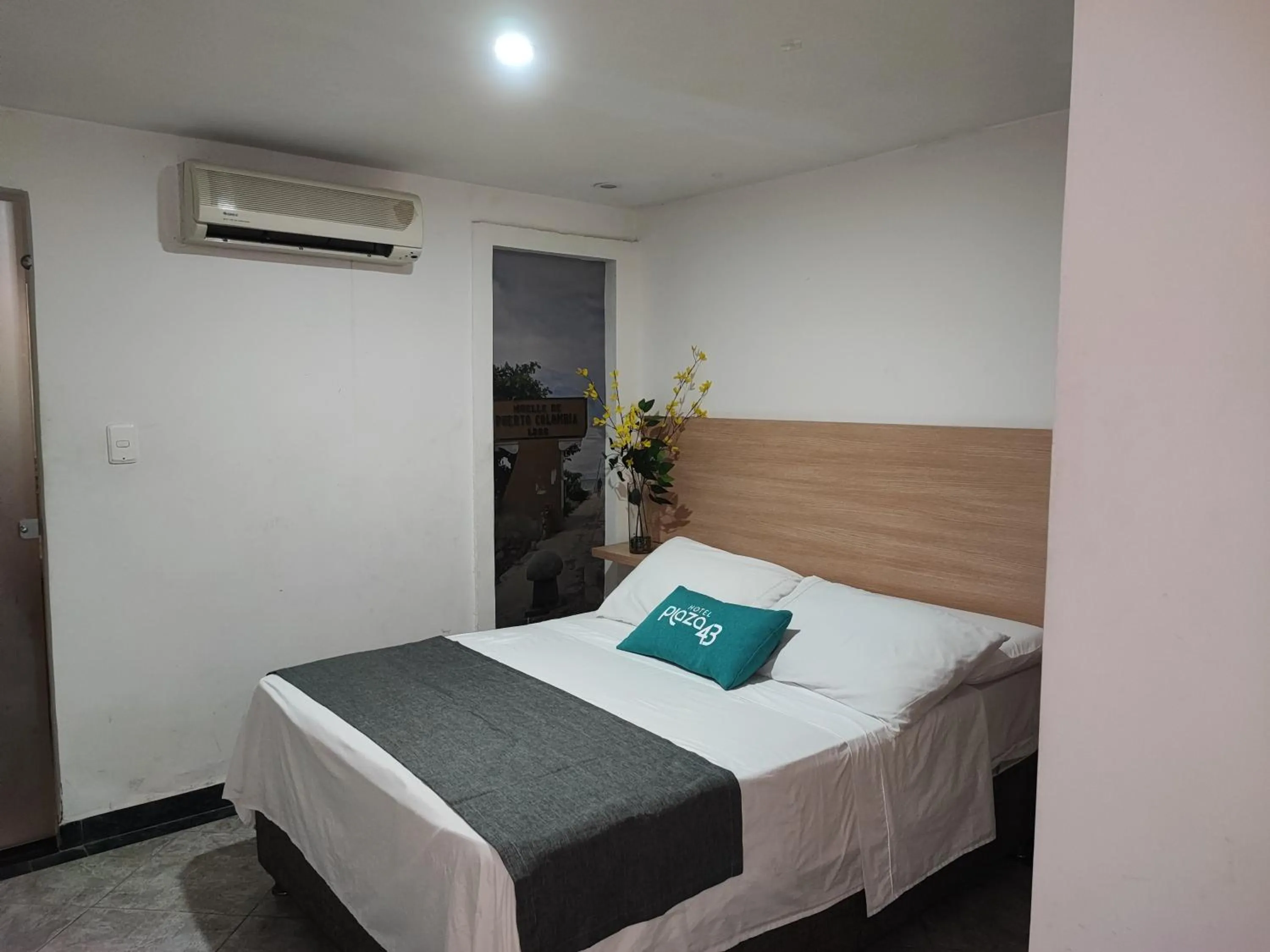 Bed in Hotel Plaza 43