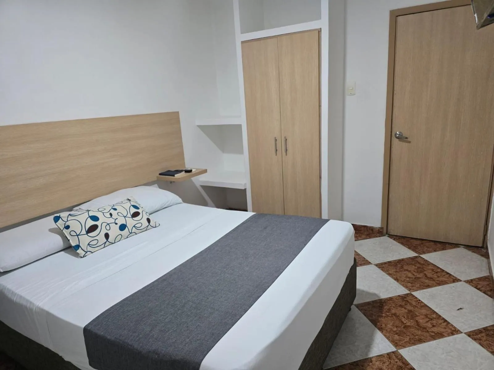 Bed in Hotel Plaza 43