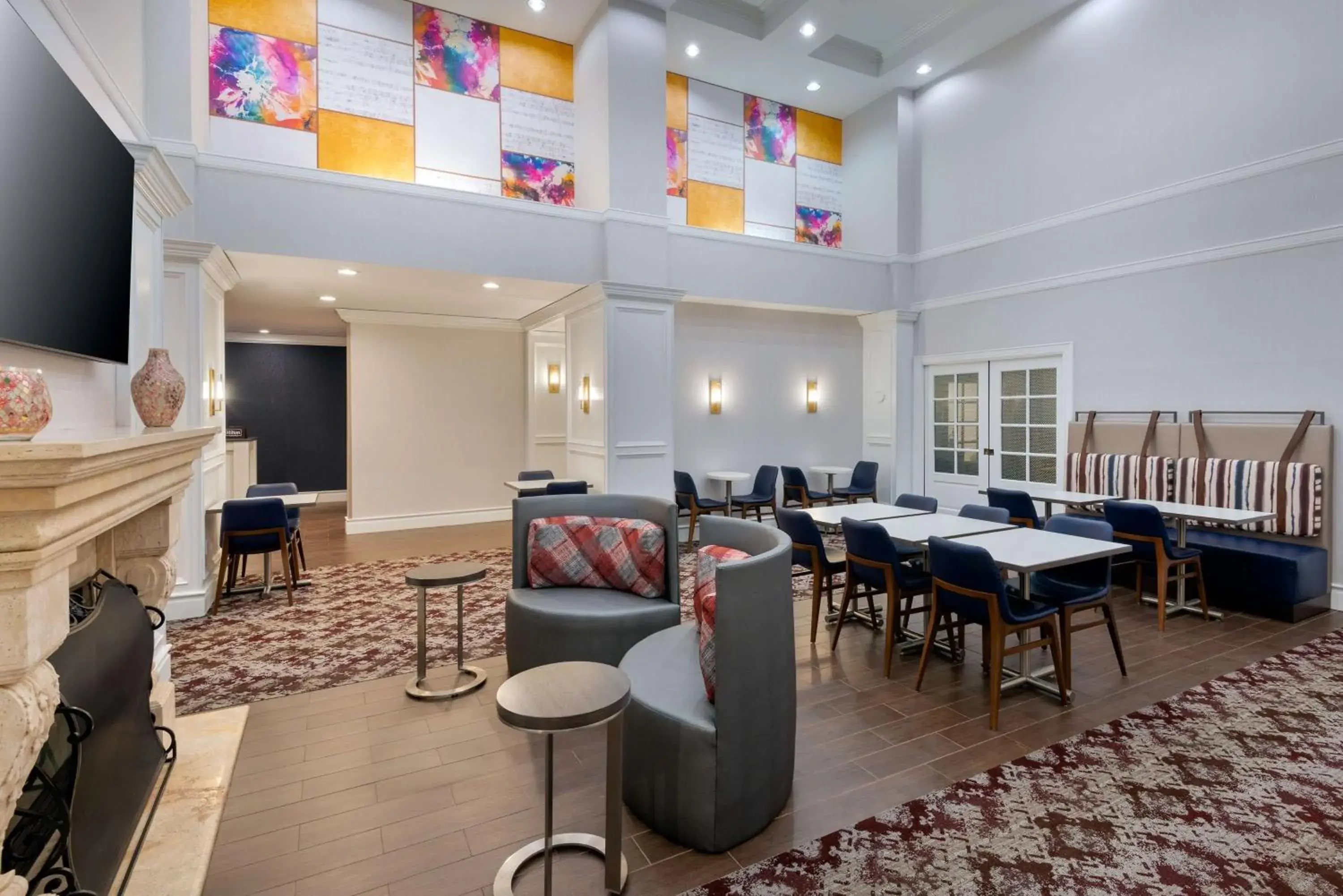 Breakfast in Hampton Inn and Suites Hartford/Farmington Breakfast in Hampton Inn and Suites Hartford/Farmington