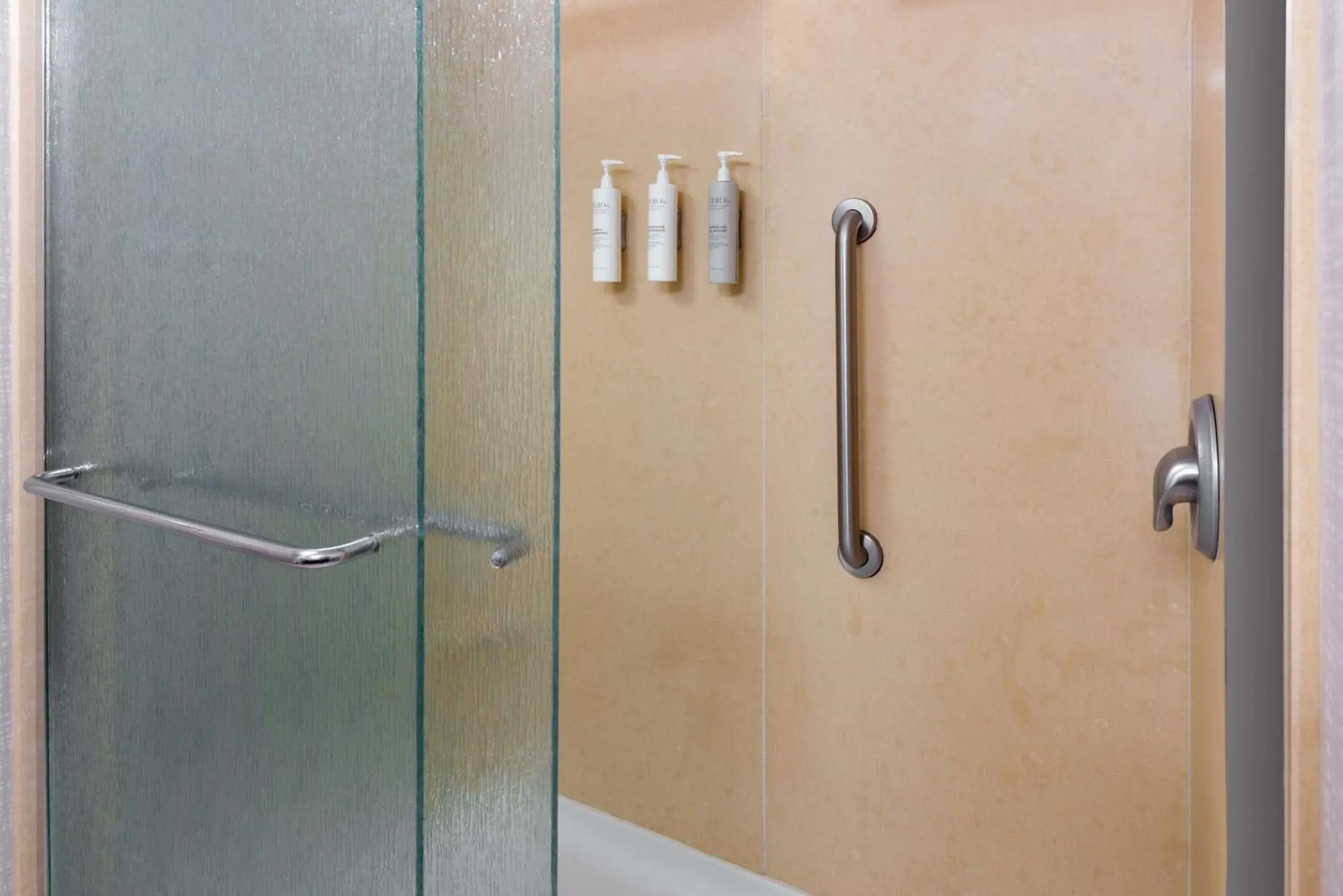 Bathroom in Hampton Inn and Suites Hartford/Farmington Bathroom in Hampton Inn and Suites Hartford/Farmington