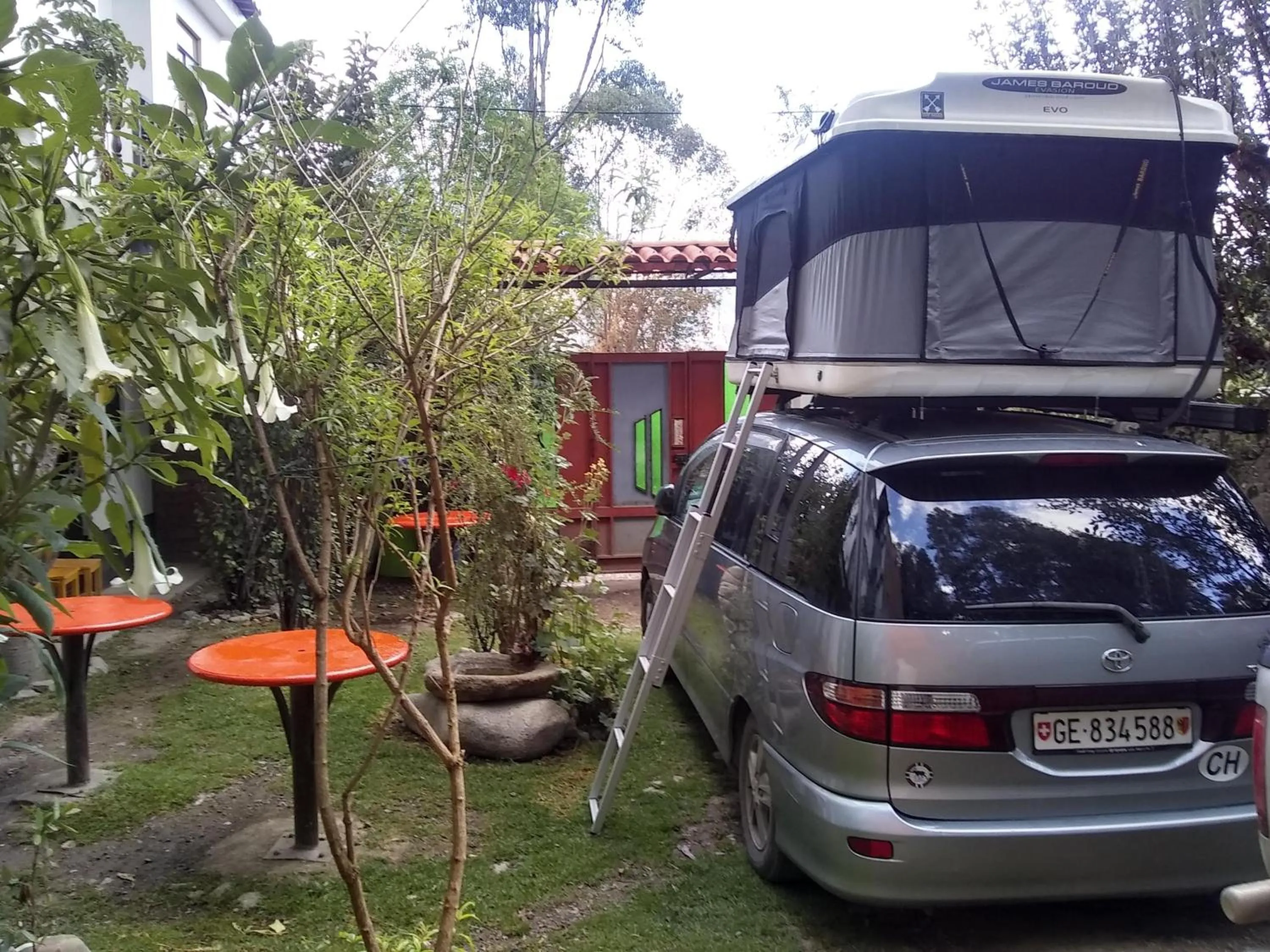Parking in Hostal Casa del Montañista