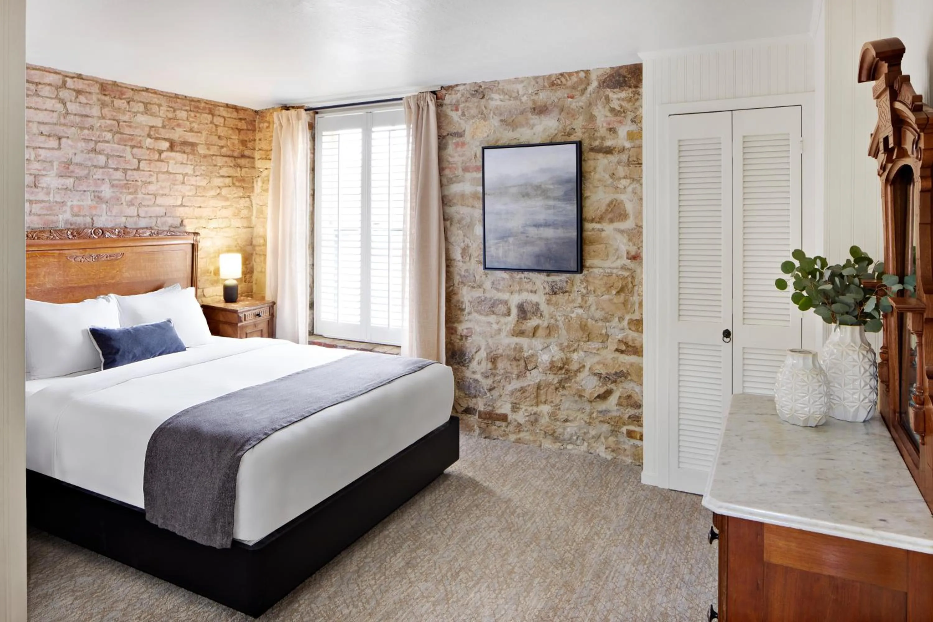 Bed in Maison Fleurie, A Four Sisters Inn