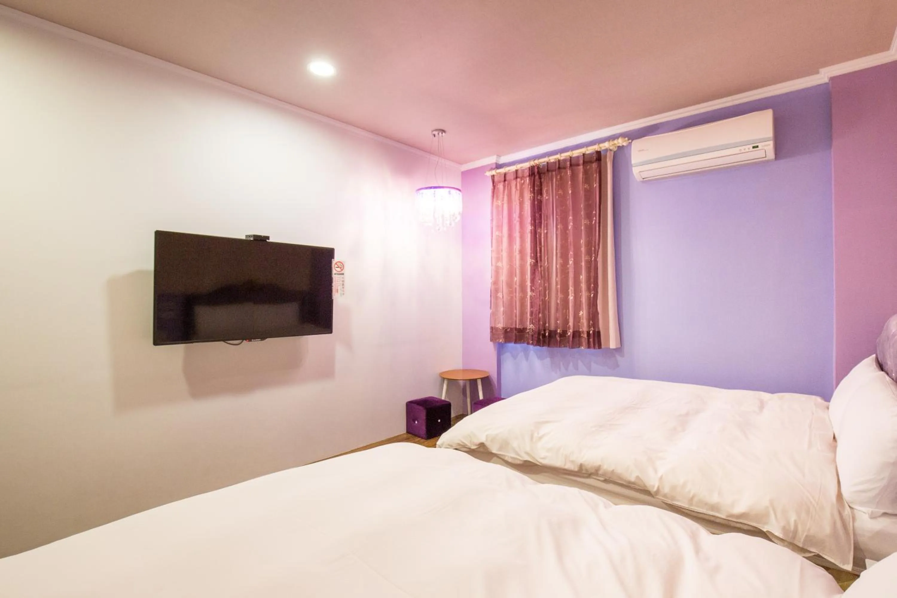 Photo of the whole room, Bed in N. Castle Hotel