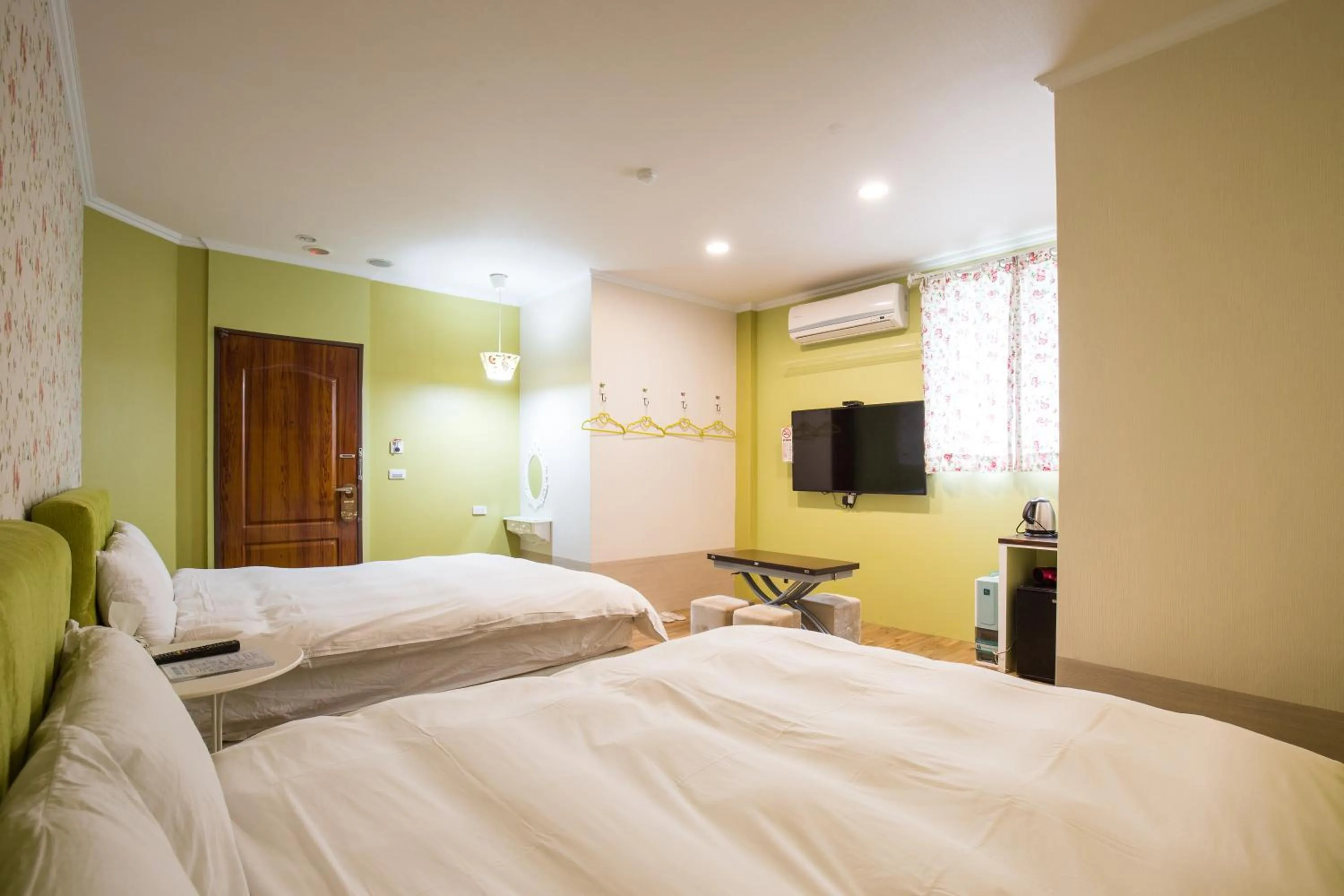 Photo of the whole room, Bed in N. Castle Hotel