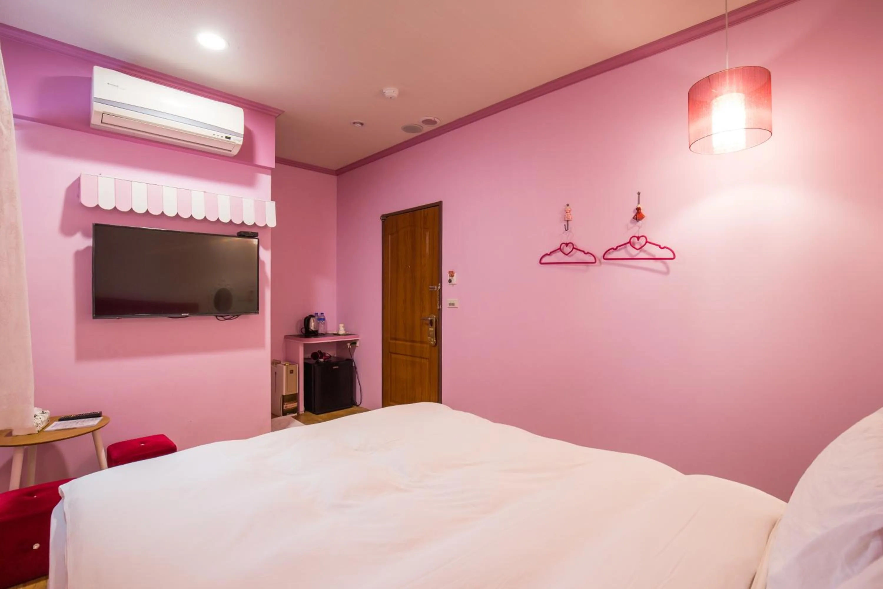 Photo of the whole room, Bed in N. Castle Hotel