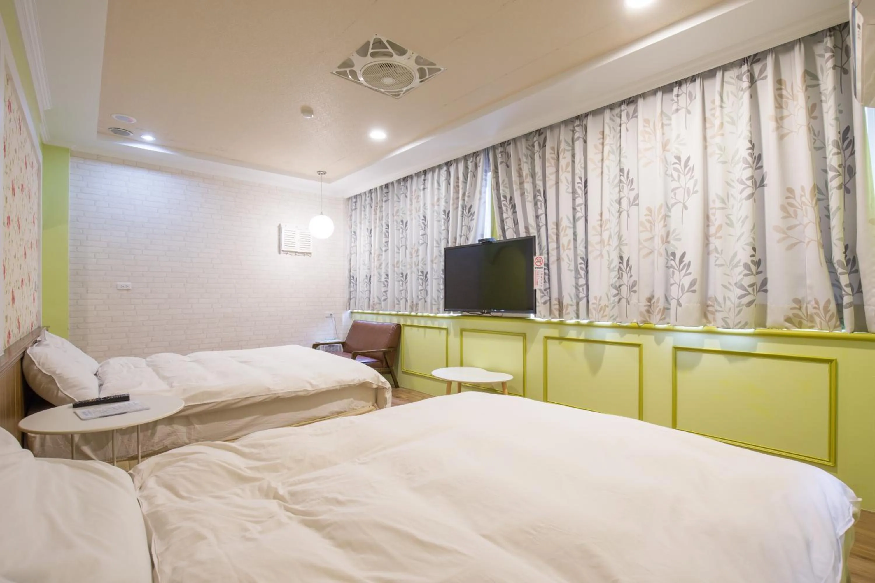 Photo of the whole room, Bed in N. Castle Hotel