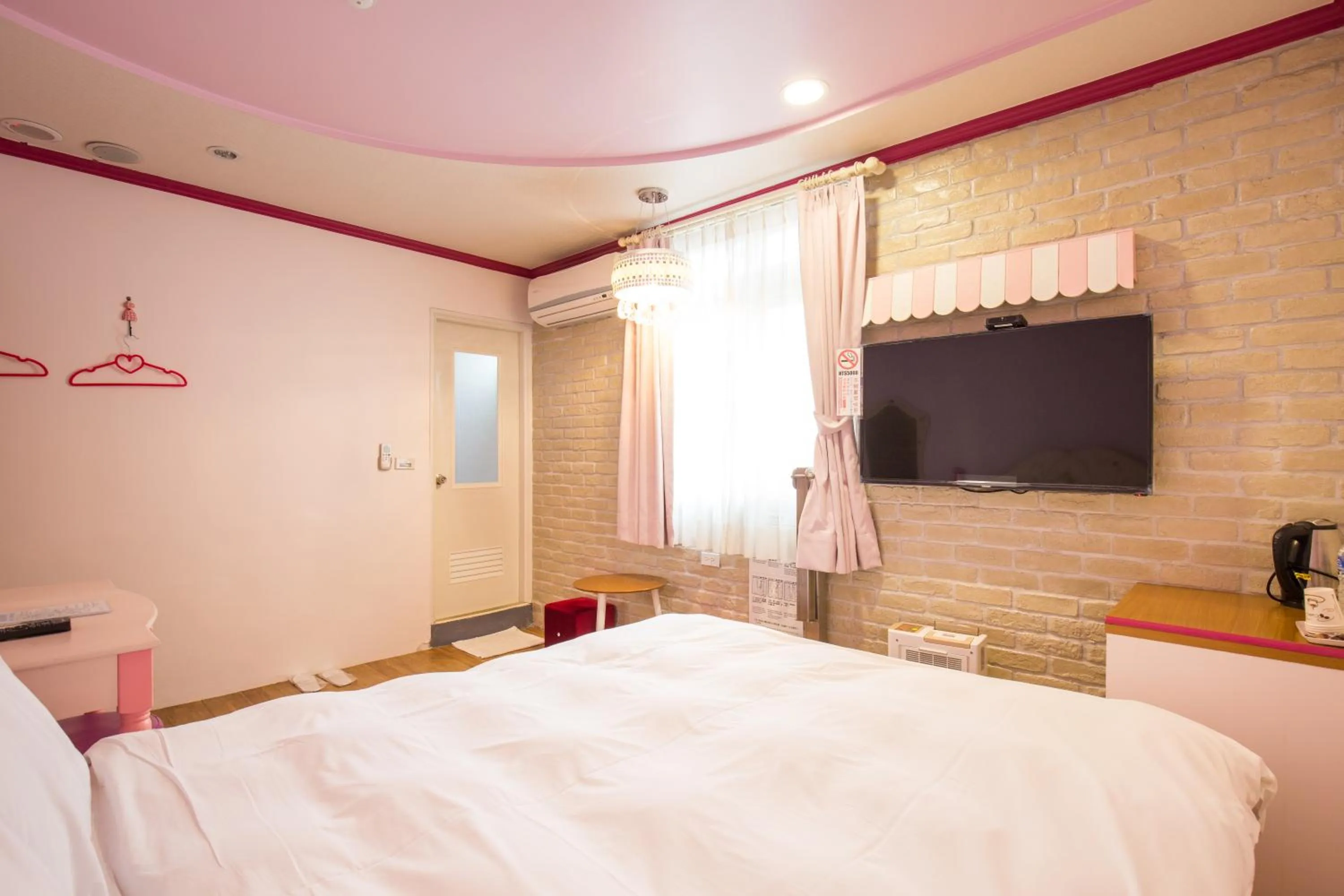 Photo of the whole room, Bed in N. Castle Hotel