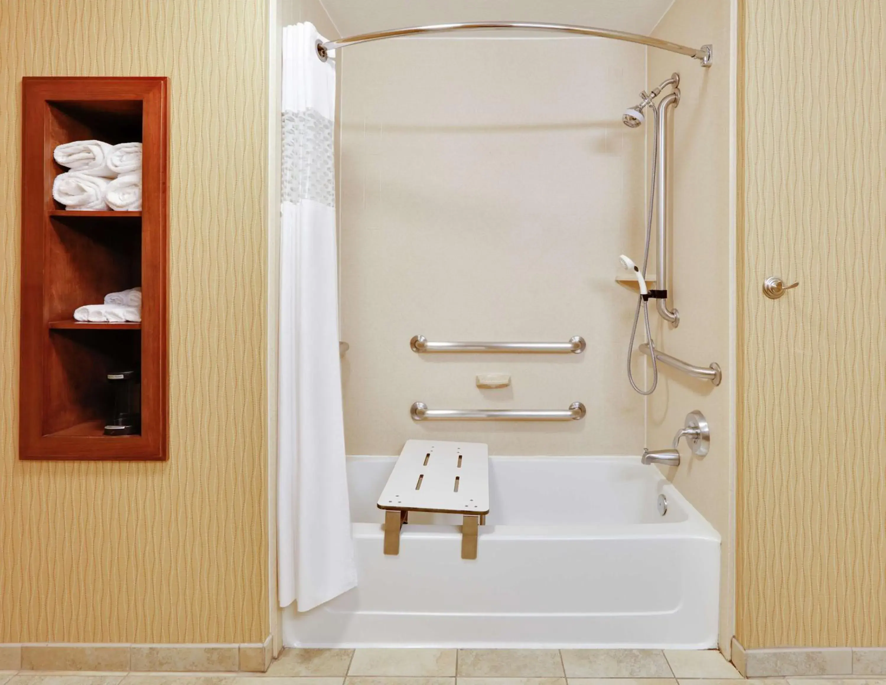King Room with Accessible Tub - Mobility and Hearing Access/Non-Smoking in Hampton Inn & Suites Fort Worth/Forest Hill King Room with Accessible Tub - Mobility and Hearing Access/Non-Smoking in Hampton Inn & Suites Fort Worth/Forest Hill