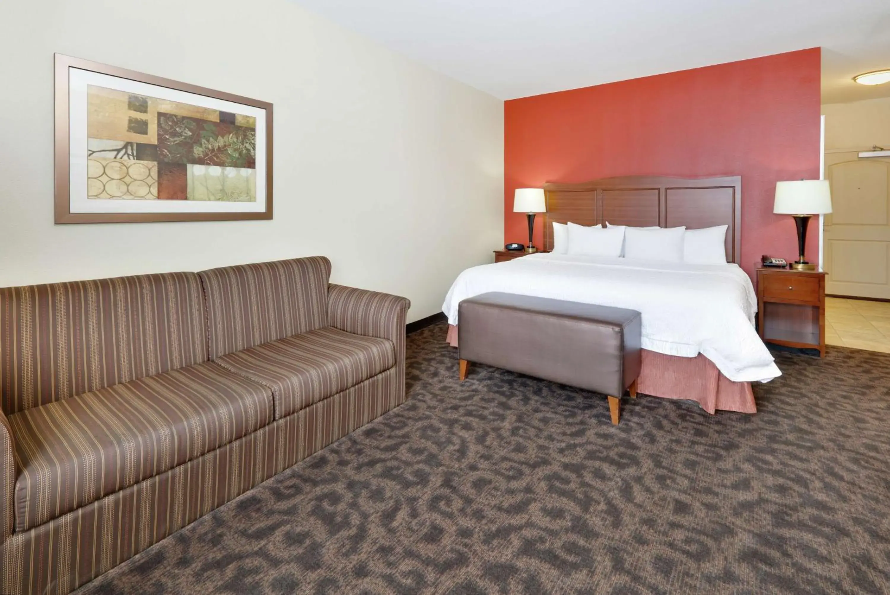 Living room, Bed in Hampton Inn & Suites Fort Worth/Forest Hill Living room, Bed in Hampton Inn & Suites Fort Worth/Forest Hill