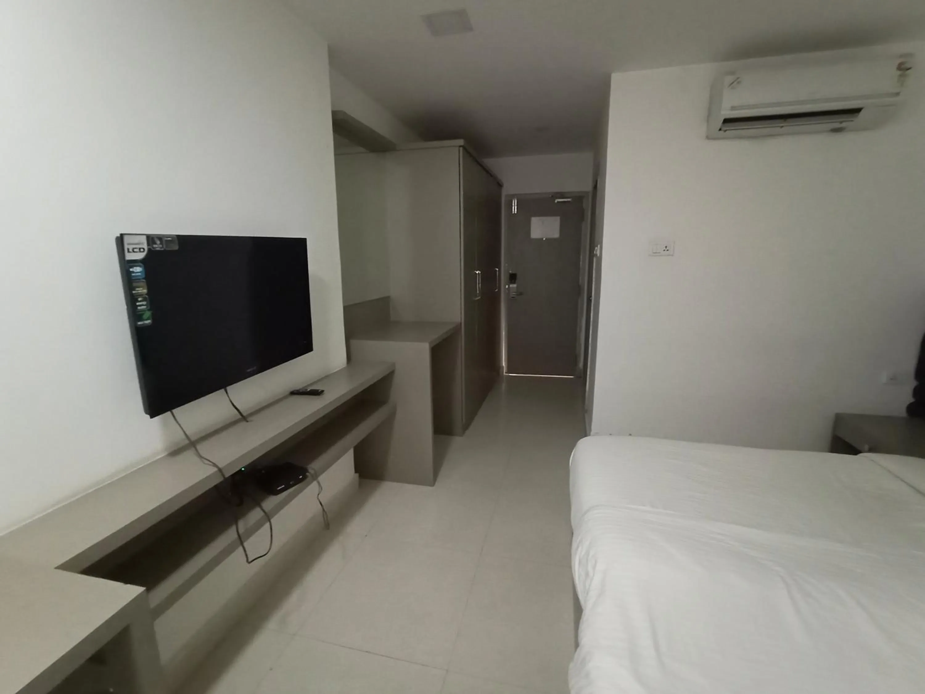 Other, Bed in La Riviera Suites