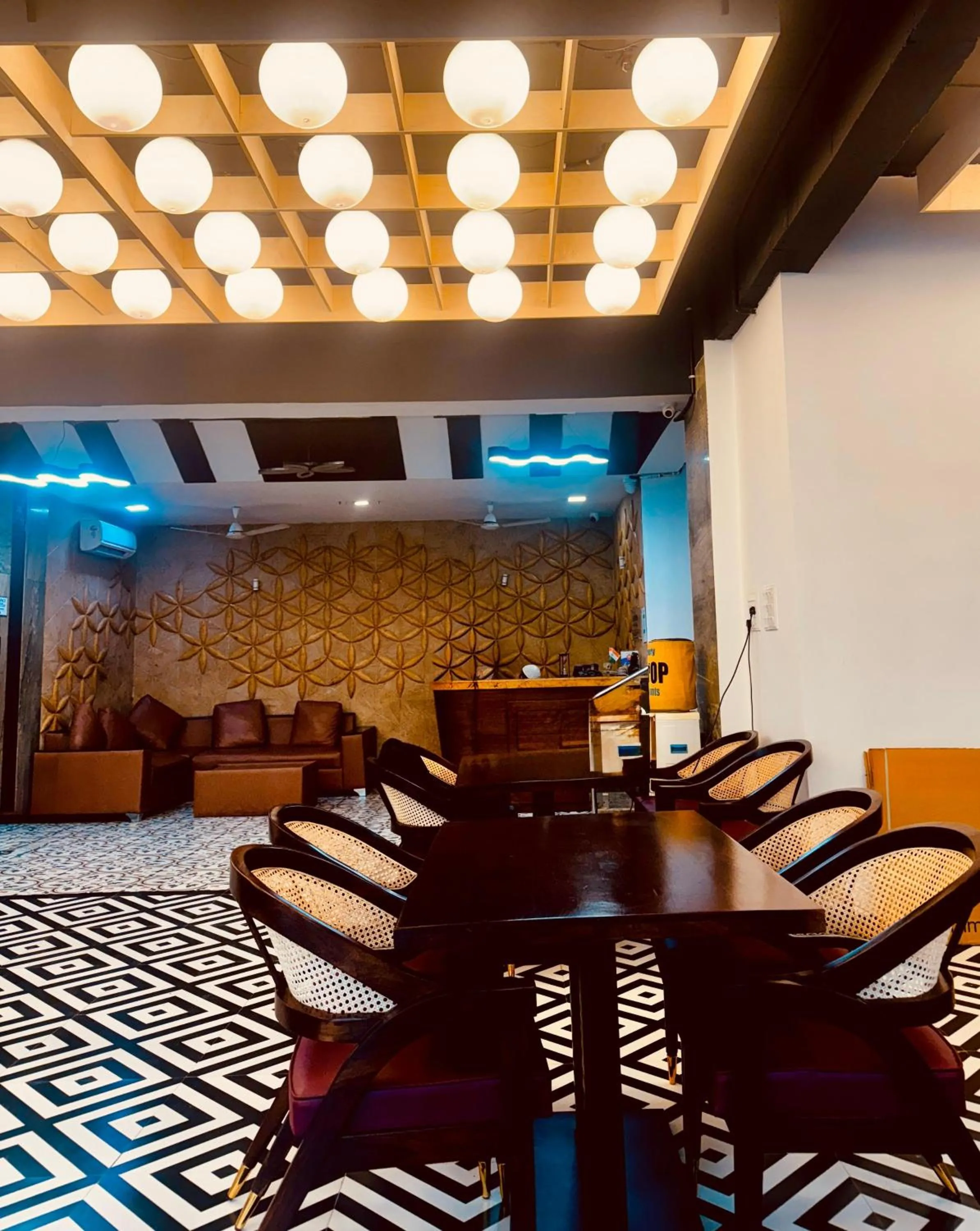 Lobby or reception in La Riviera Suites