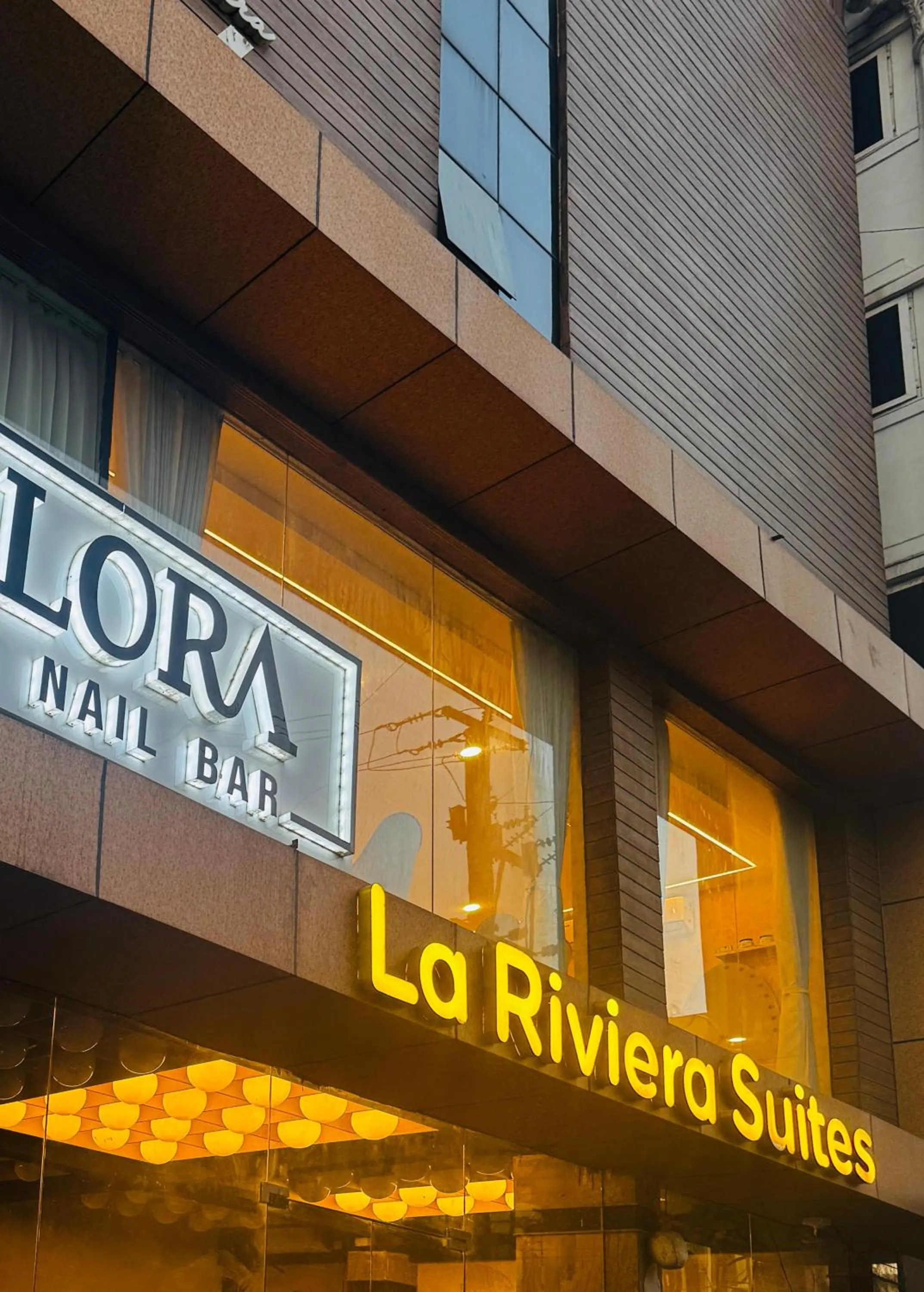 Facade/entrance in La Riviera Suites