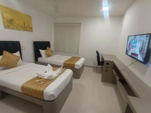 La Riviera Suites