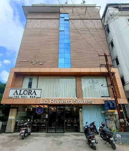 La Riviera Suites