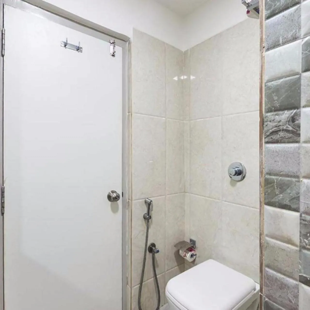 Bathroom in La Riviera Suites
