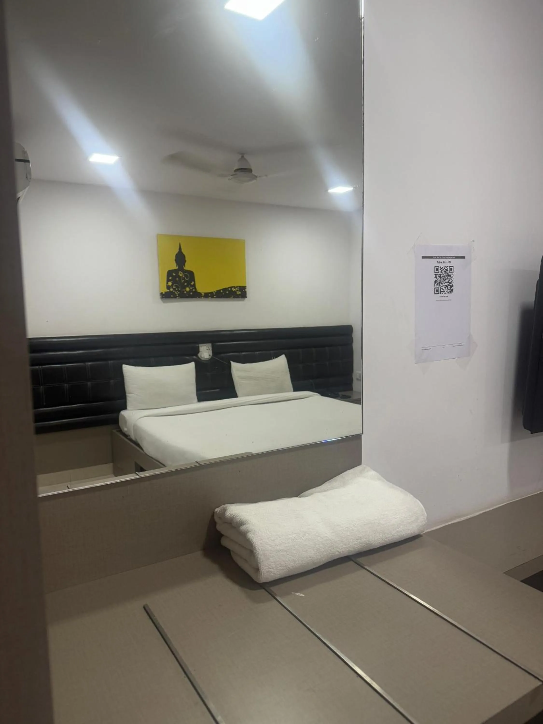 Bedroom, Bed in La Riviera Suites