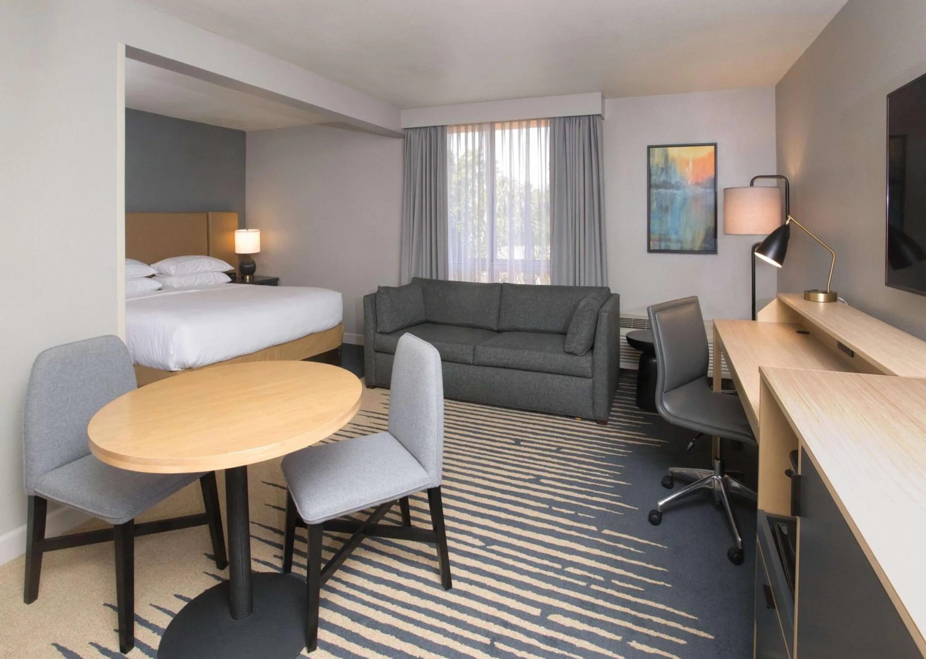 Seating area, Bed in Doubletree By Hilton Chico, Ca