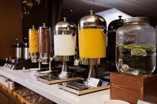 Coffee/tea facilities in Aeris International Hotel