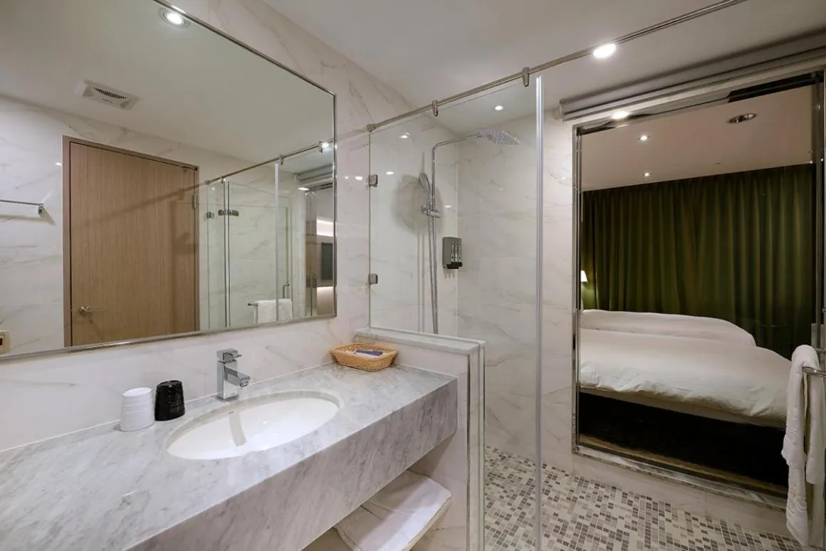 Aeris International Hotel