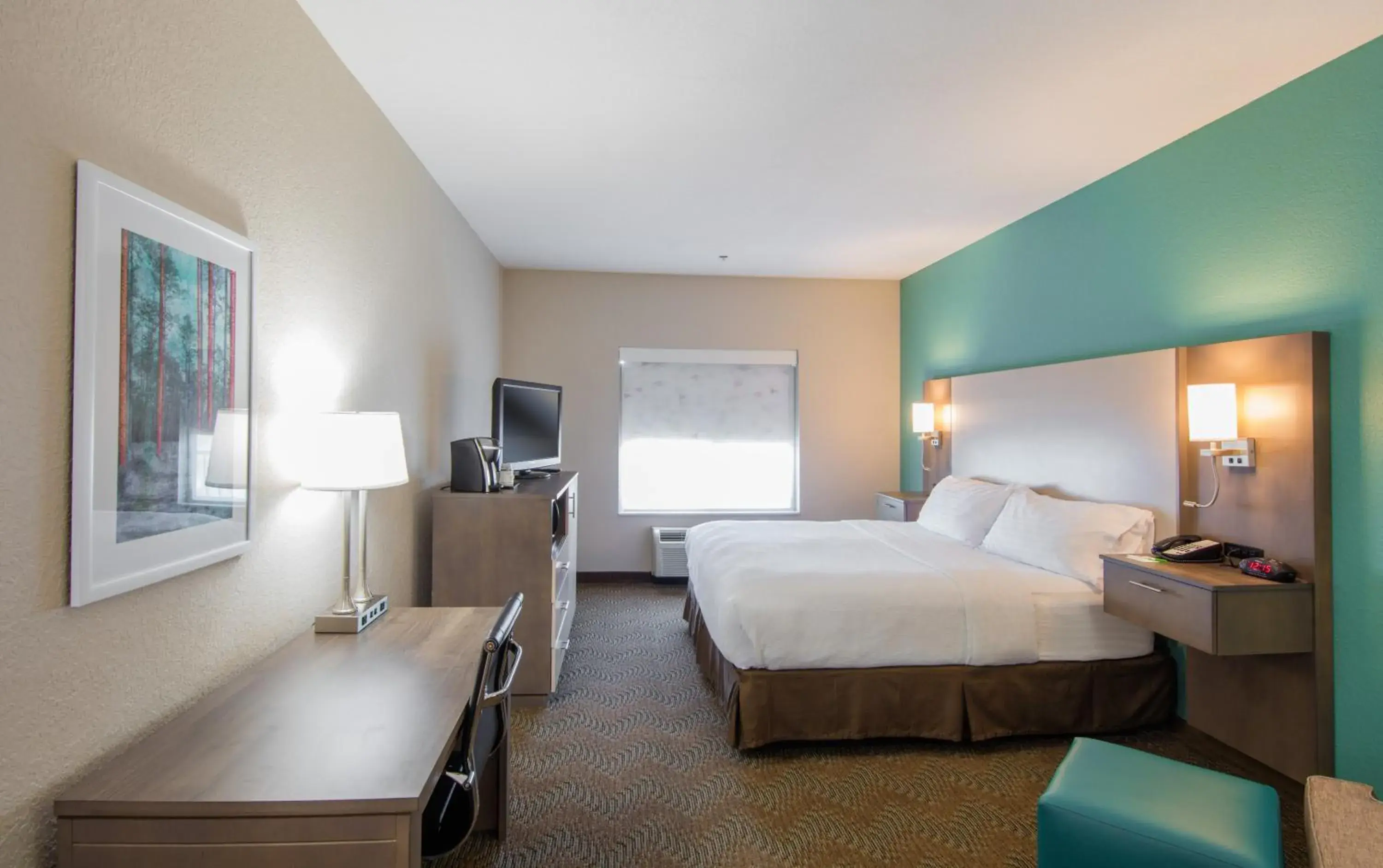 Photo of the whole room, Bed in Holiday Inn & Suites Lake City by IHG Photo of the whole room, Bed in Holiday Inn & Suites Lake City by IHG
