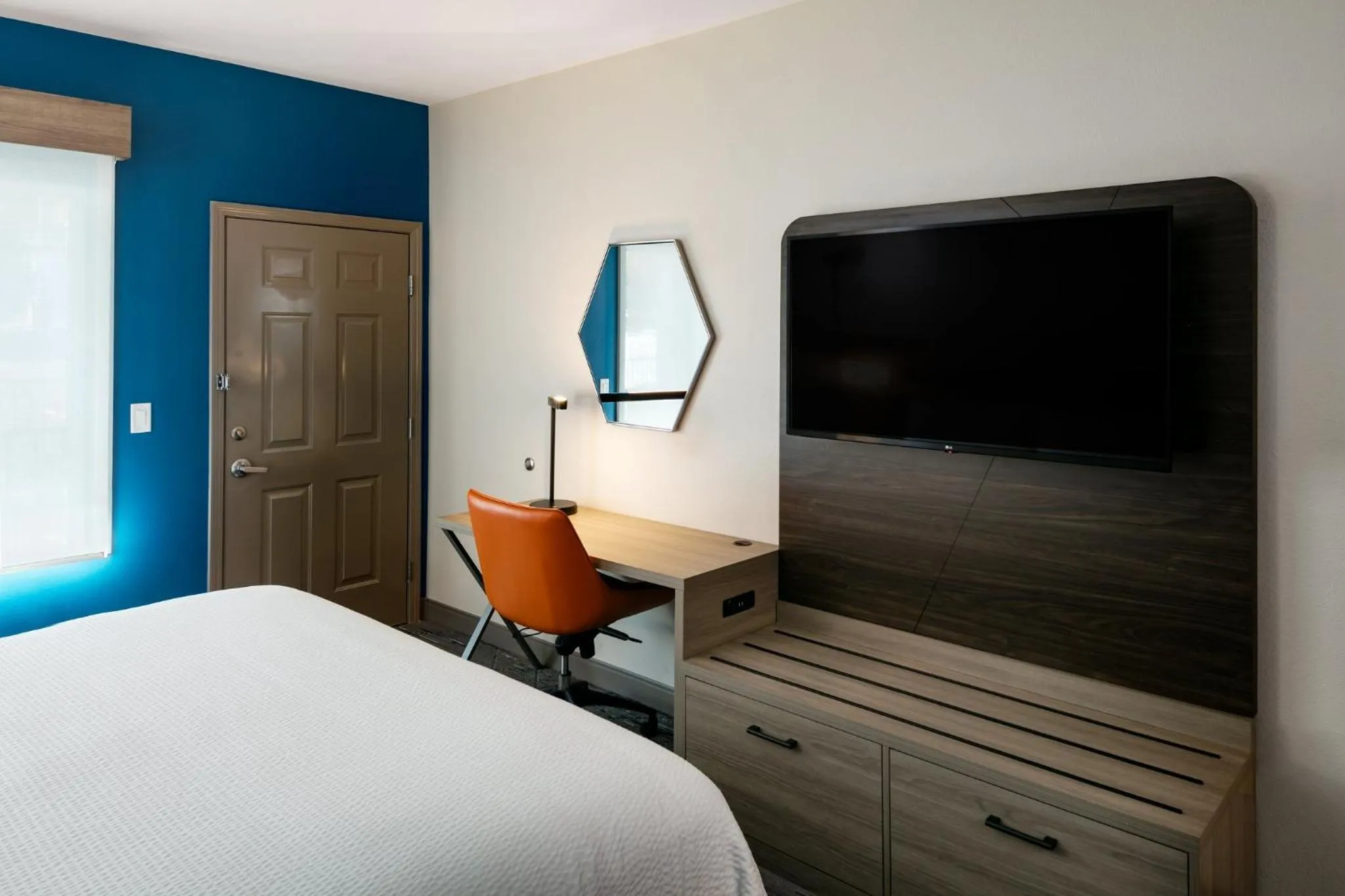 Photo of the whole room, Bed in Holiday Inn Express Lewiston by IHG
