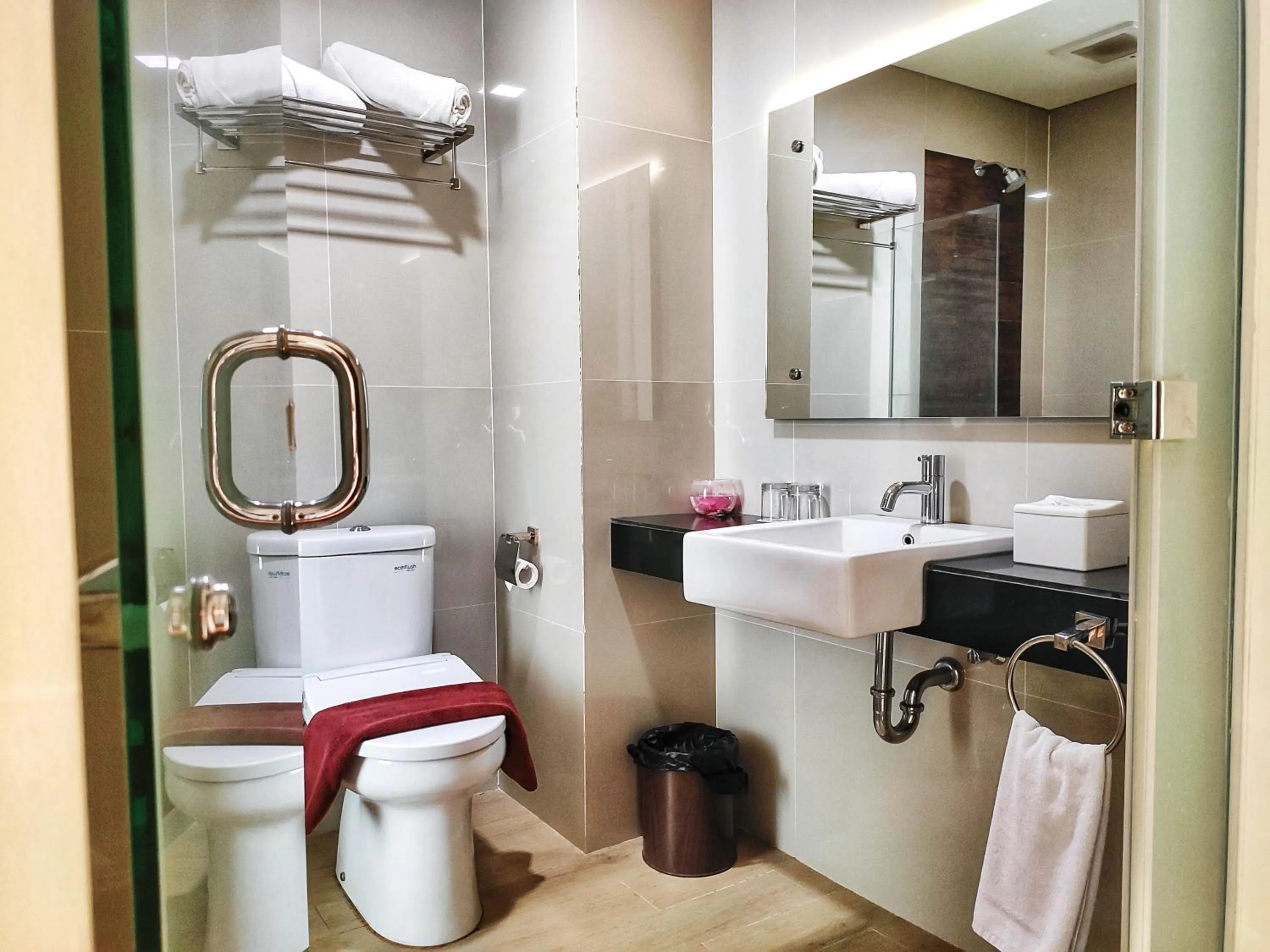 Bathroom in Grand Parama Hotel