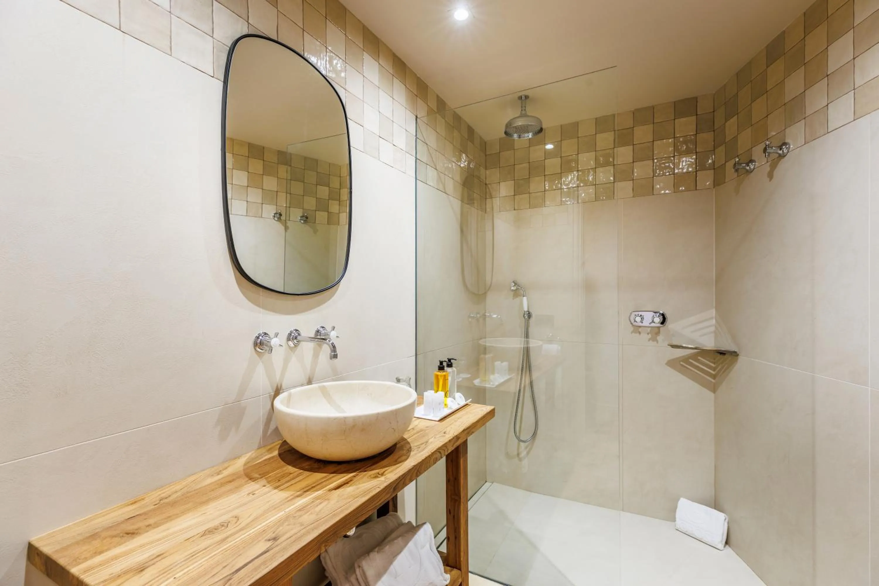 Toilet in Hoposa Uyal