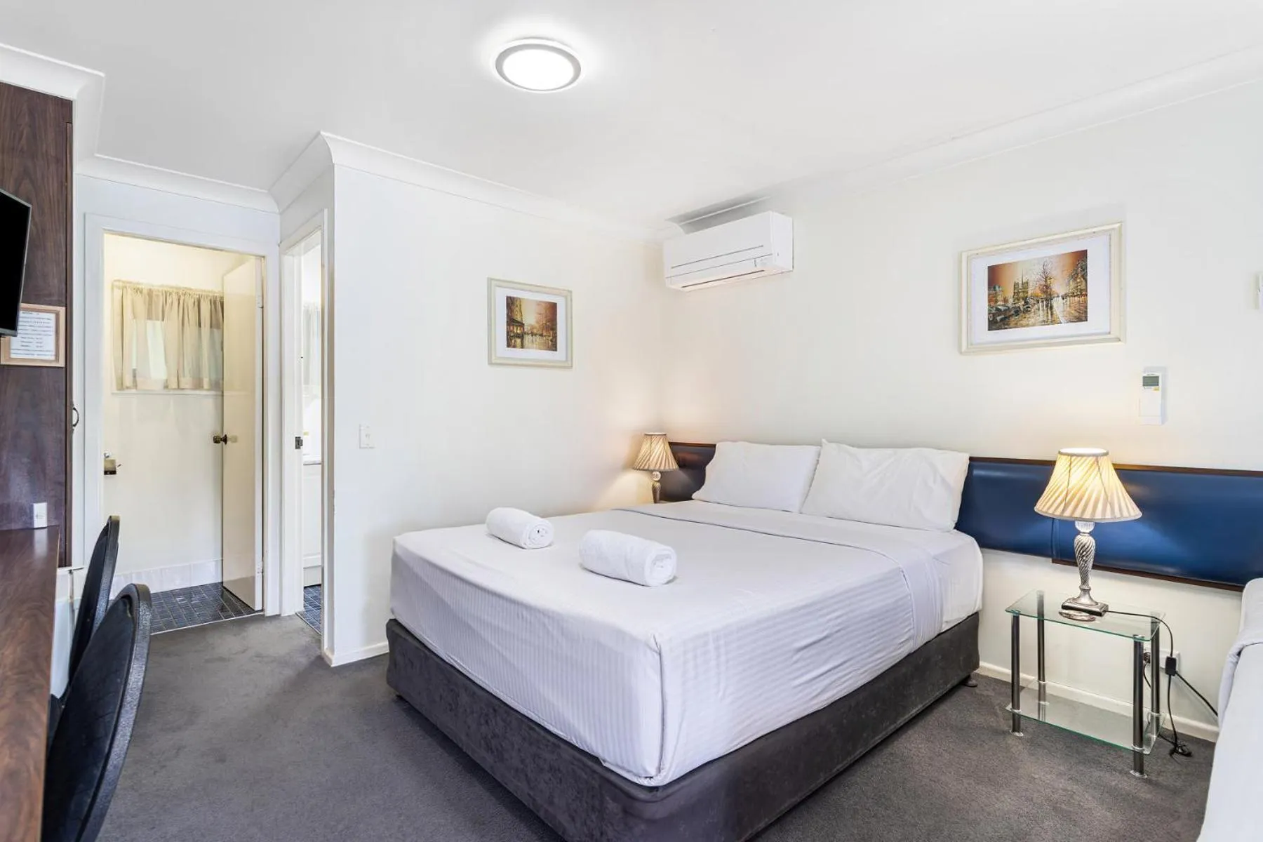 Bed in Gallery Motel