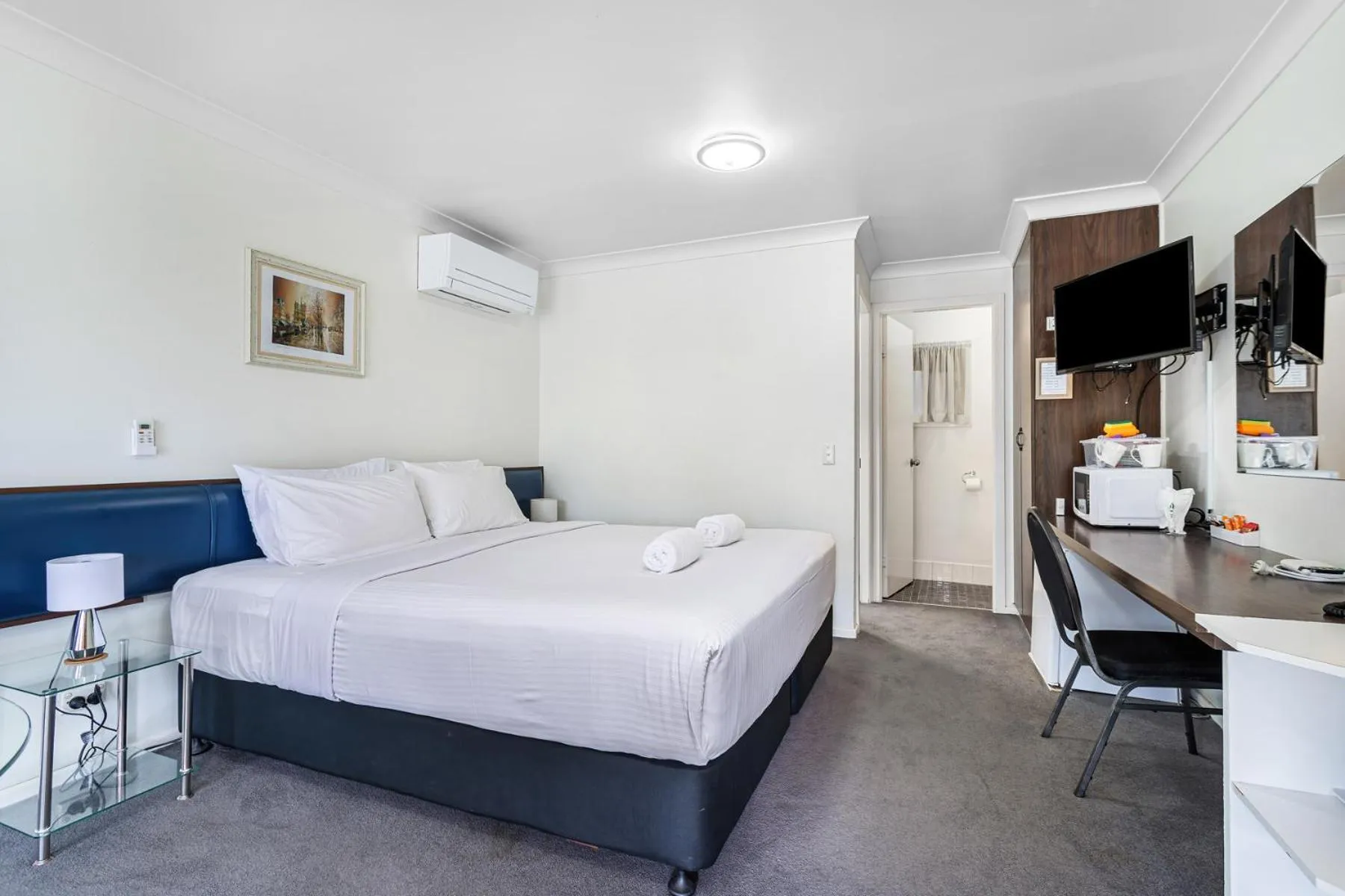 Bed in Gallery Motel