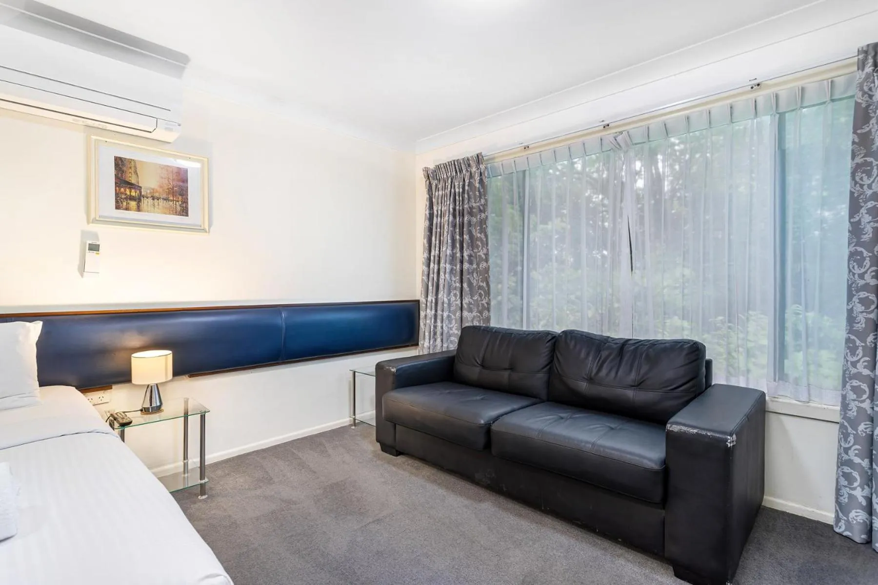 Bed in Gallery Motel