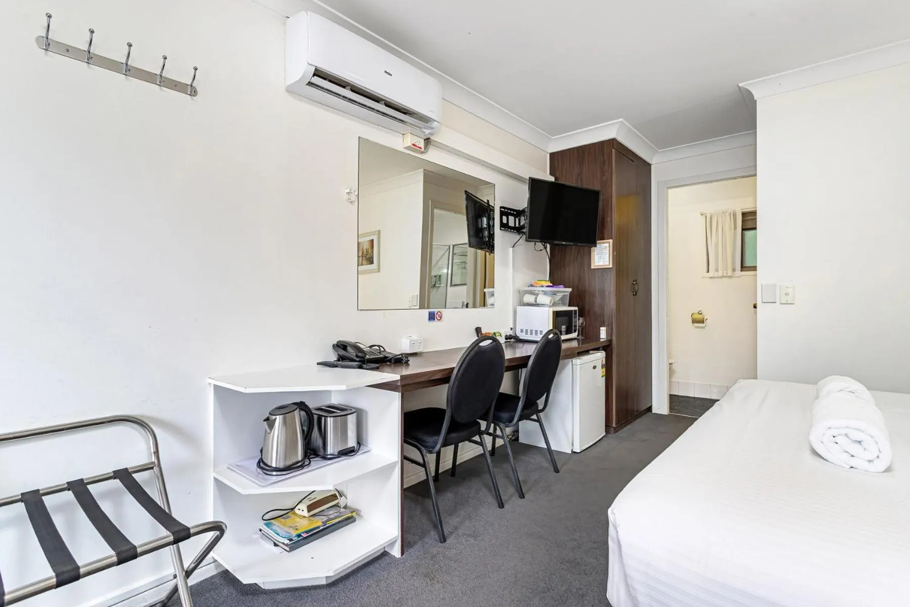 Bed in Gallery Motel