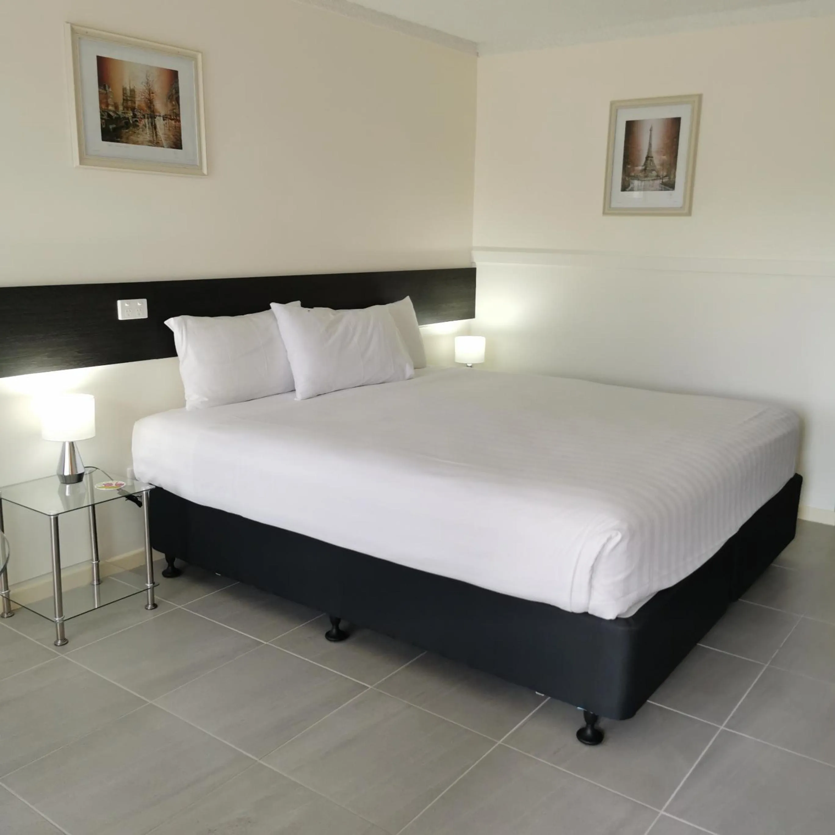 Bed in Gallery Motel