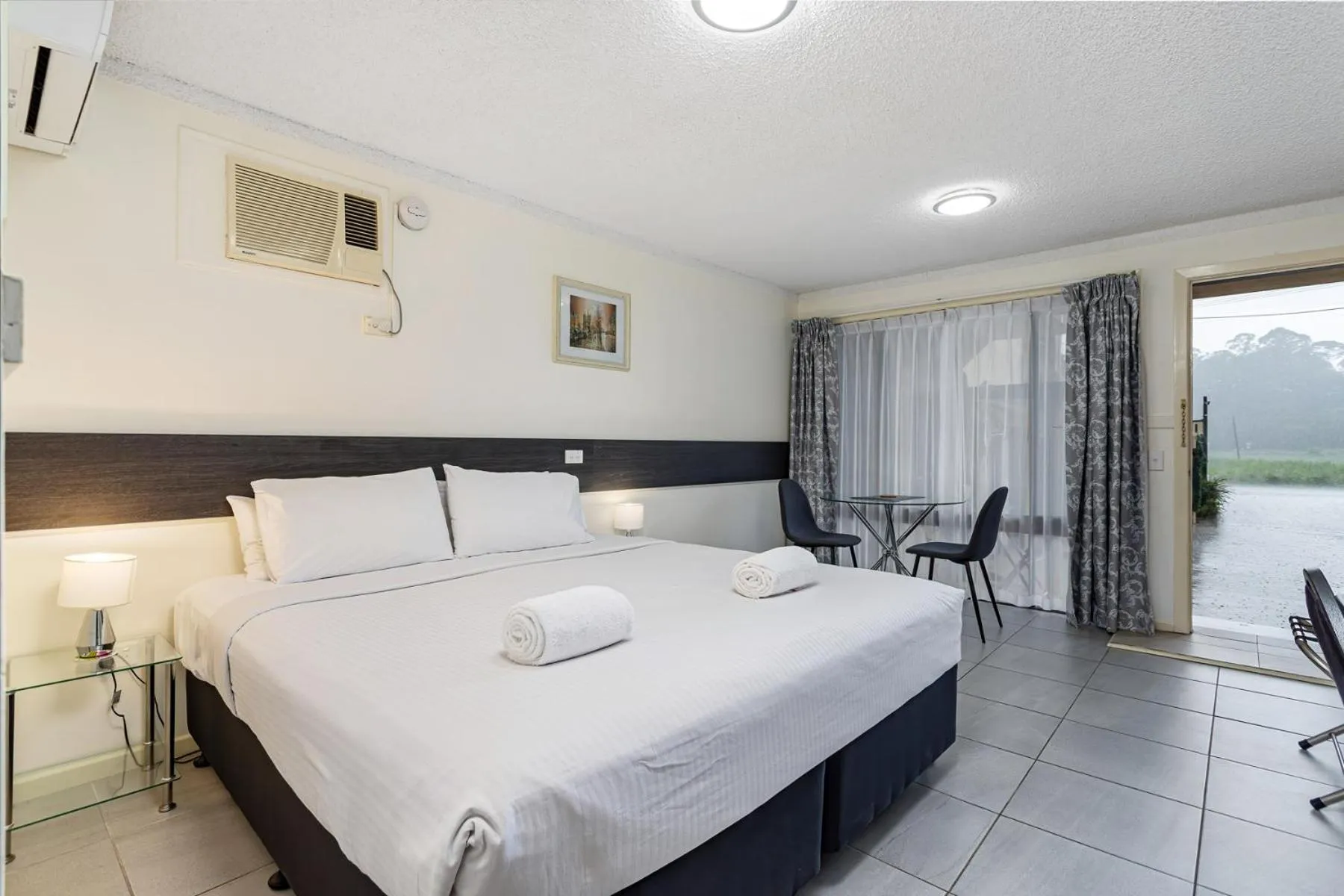 Bed in Gallery Motel