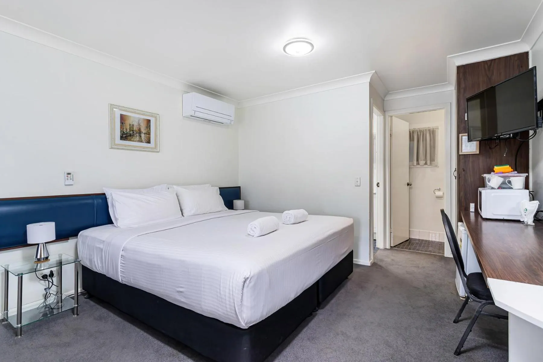 Bed in Gallery Motel