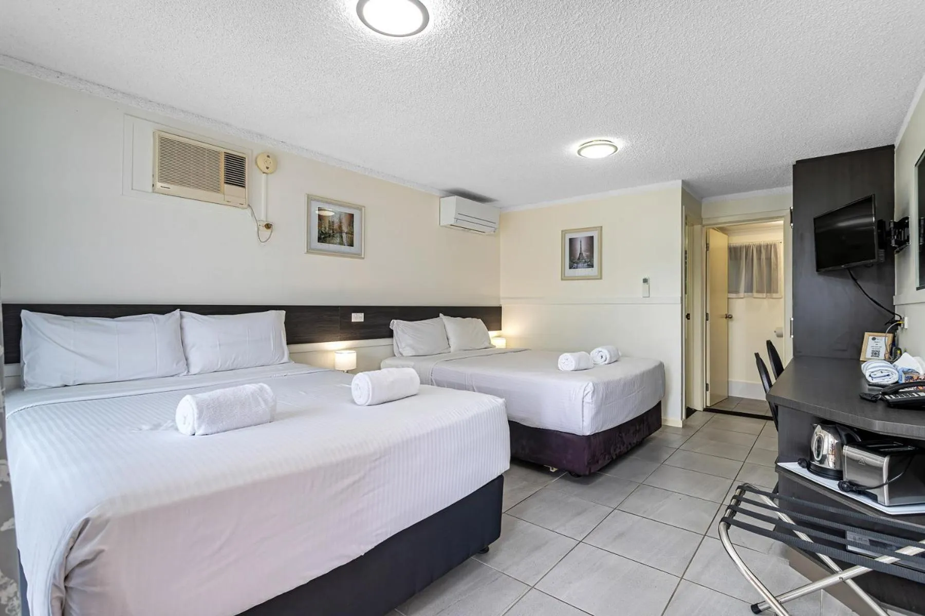 Bed in Gallery Motel