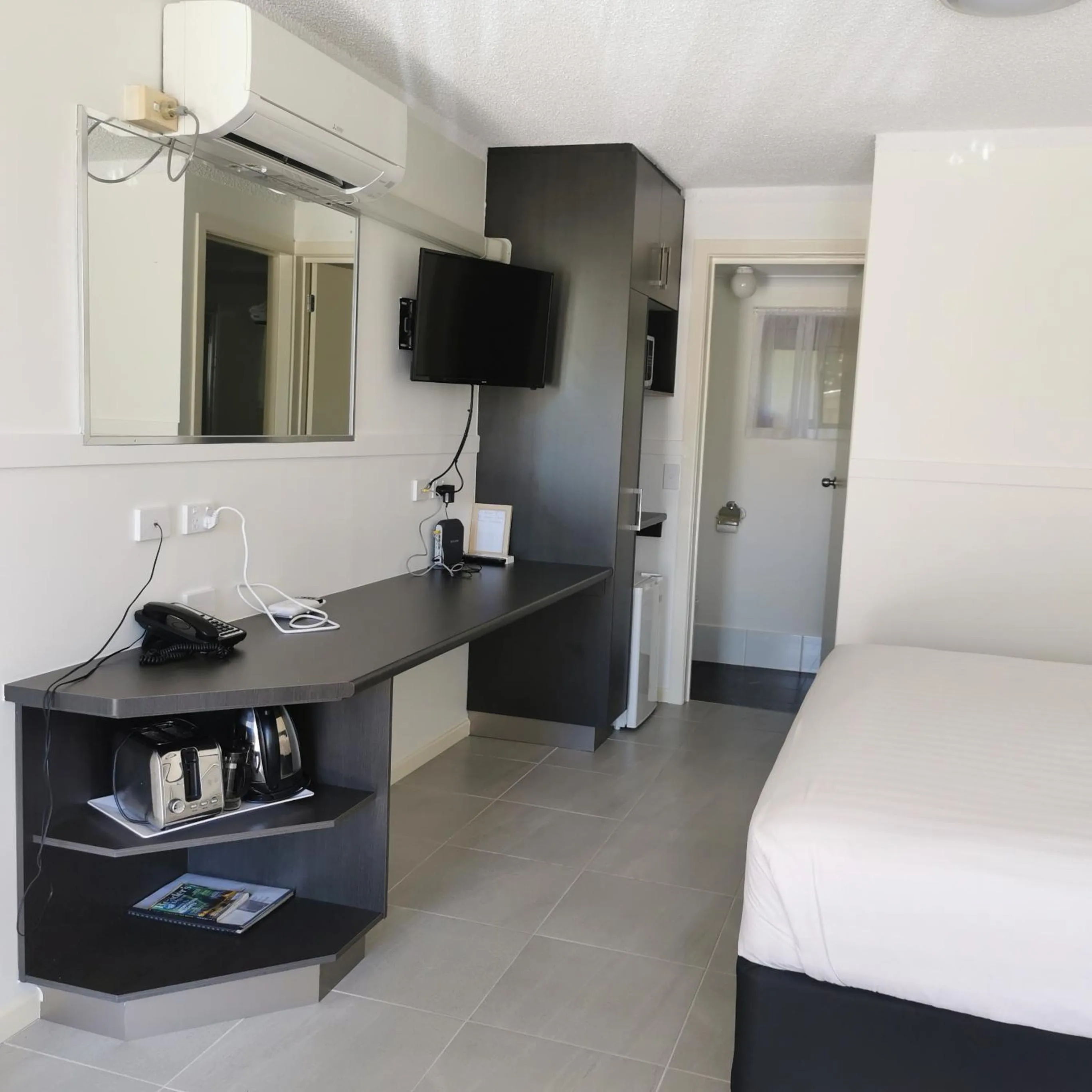 Bedroom, Bed in Gallery Motel