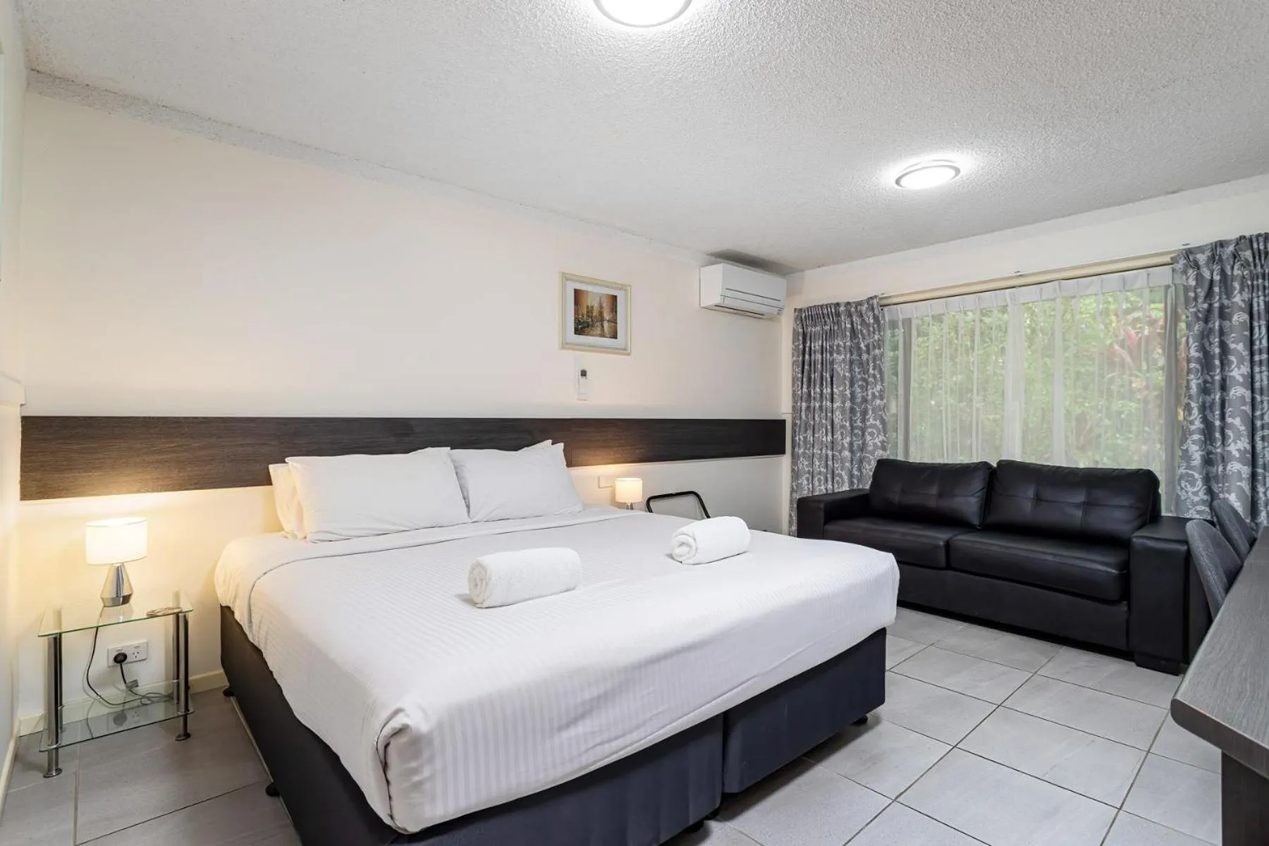 Bed in Gallery Motel