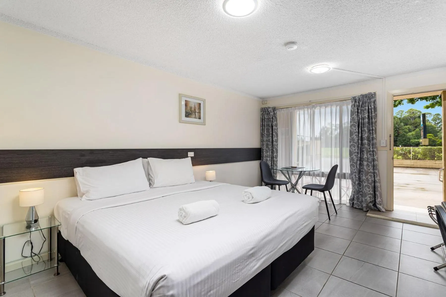 Bed in Gallery Motel