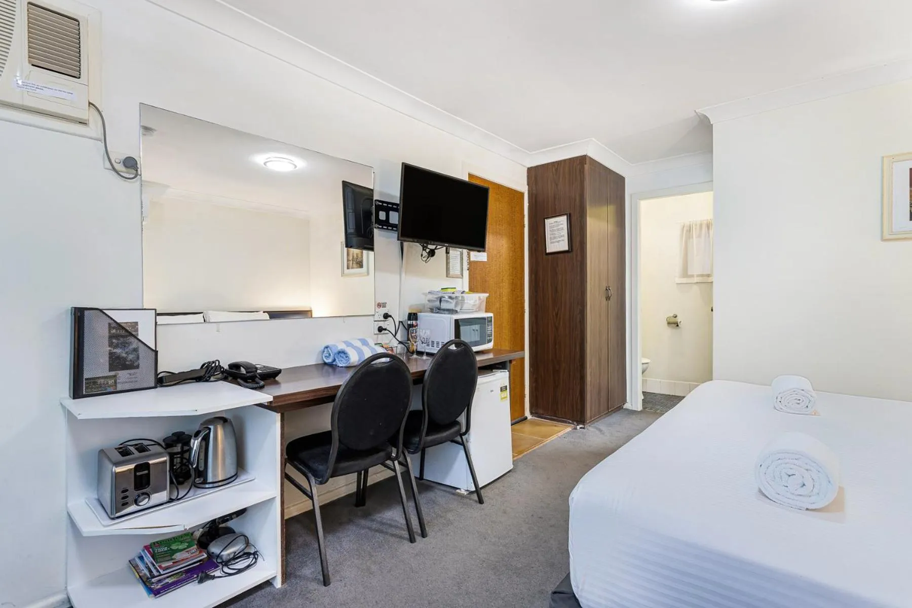 Bed in Gallery Motel