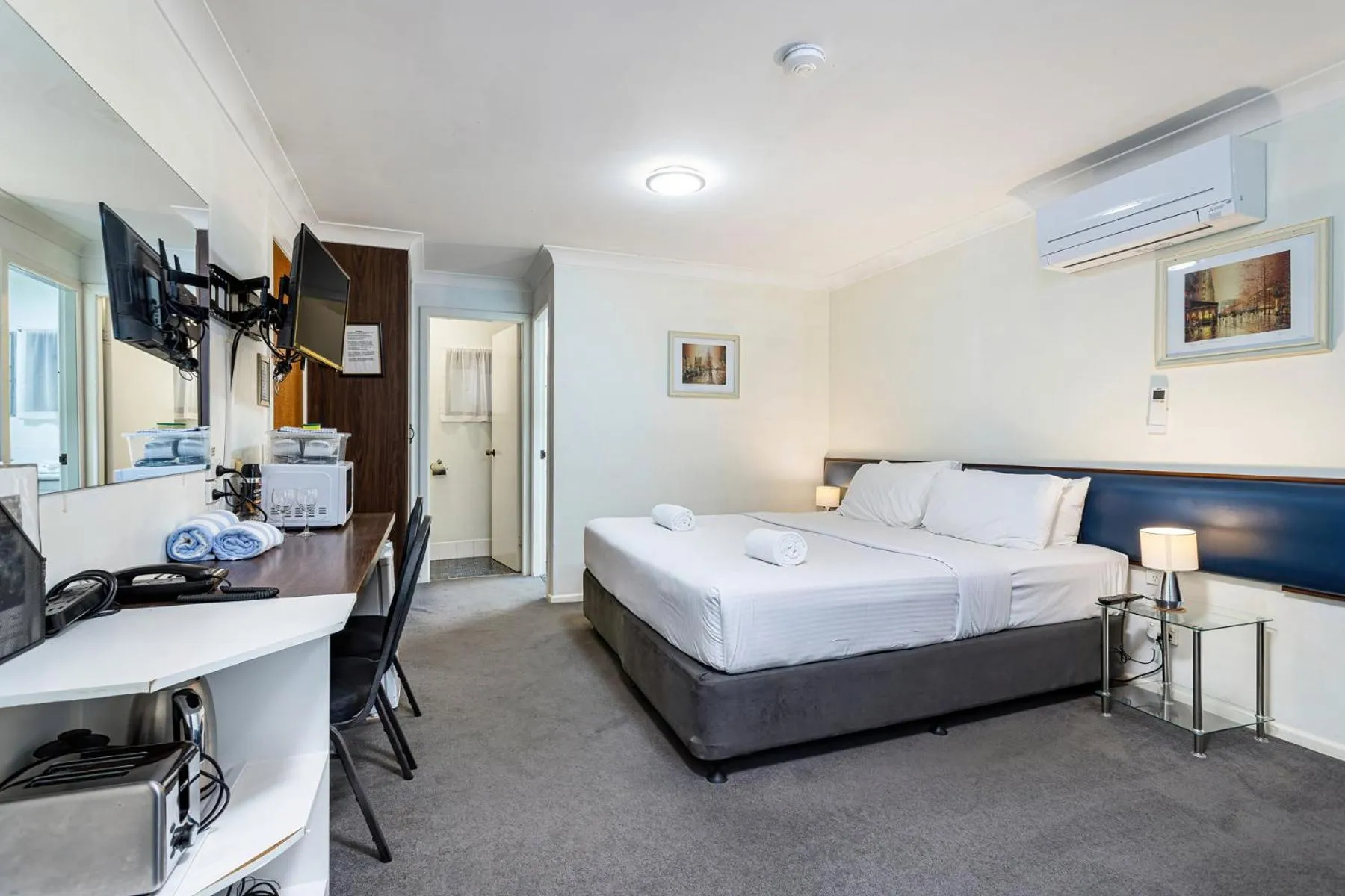 Bed in Gallery Motel