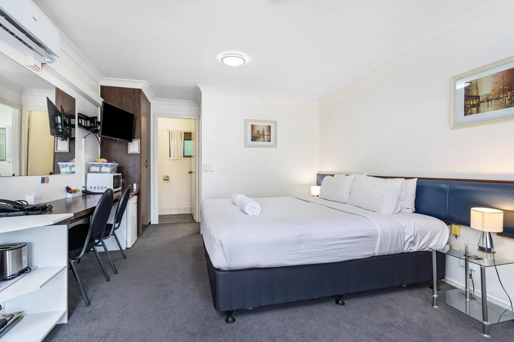 Bed in Gallery Motel